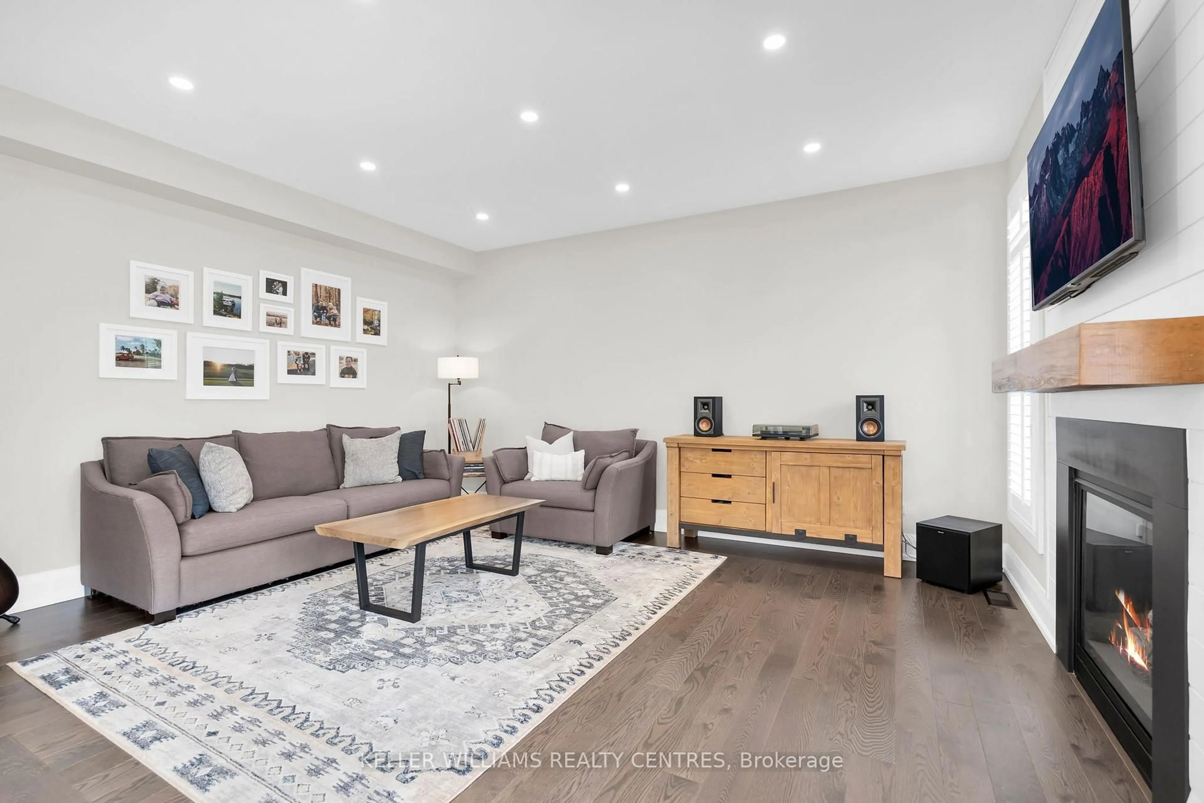 Living room with furniture, wood/laminate floor for 2 Jewelwing Crt, Bradford West Gwillimbury Ontario L4L 2K1