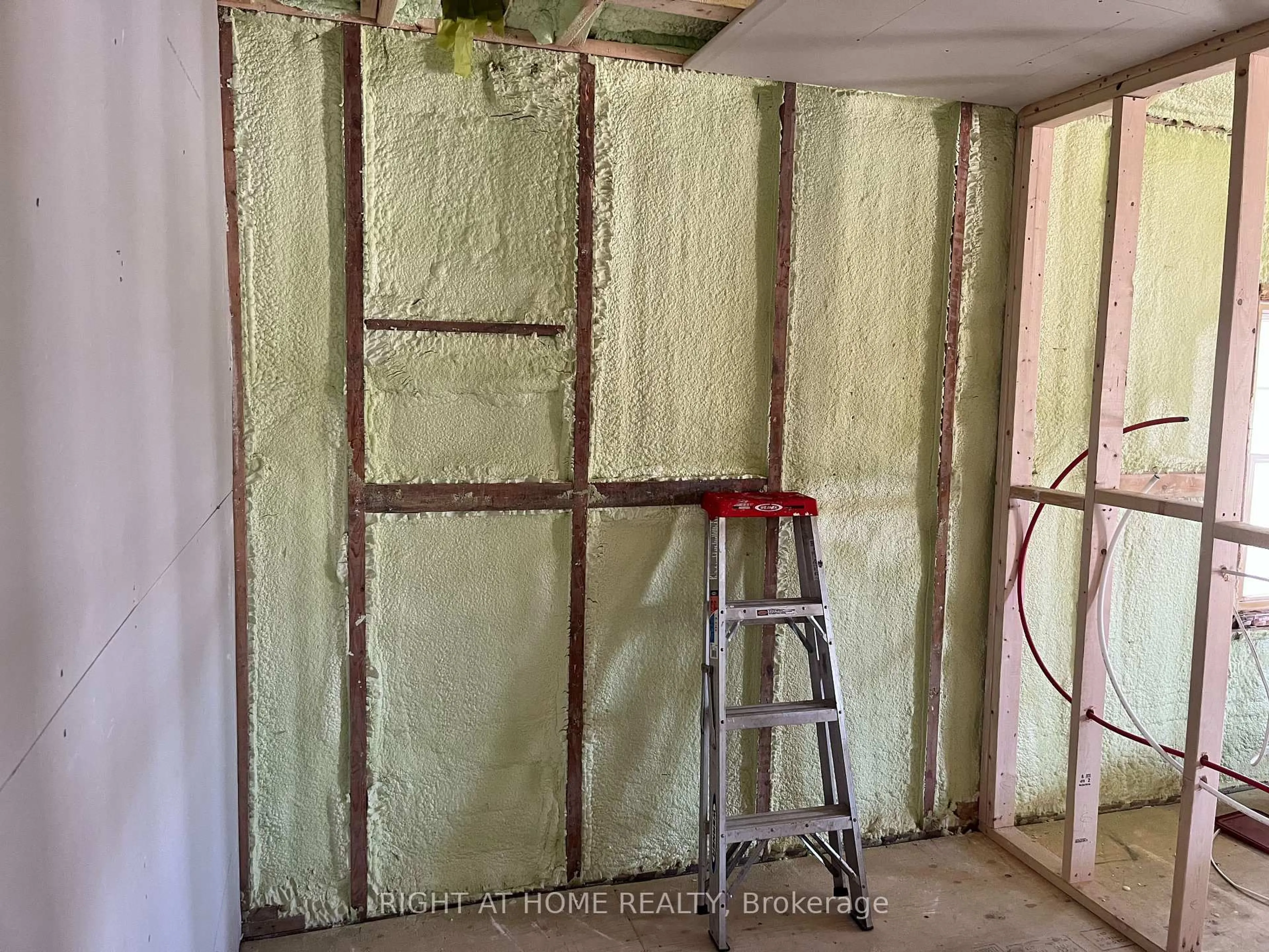 A pic of a room for 412 Limerick Cres, Innisfil Ontario L0L 1K0