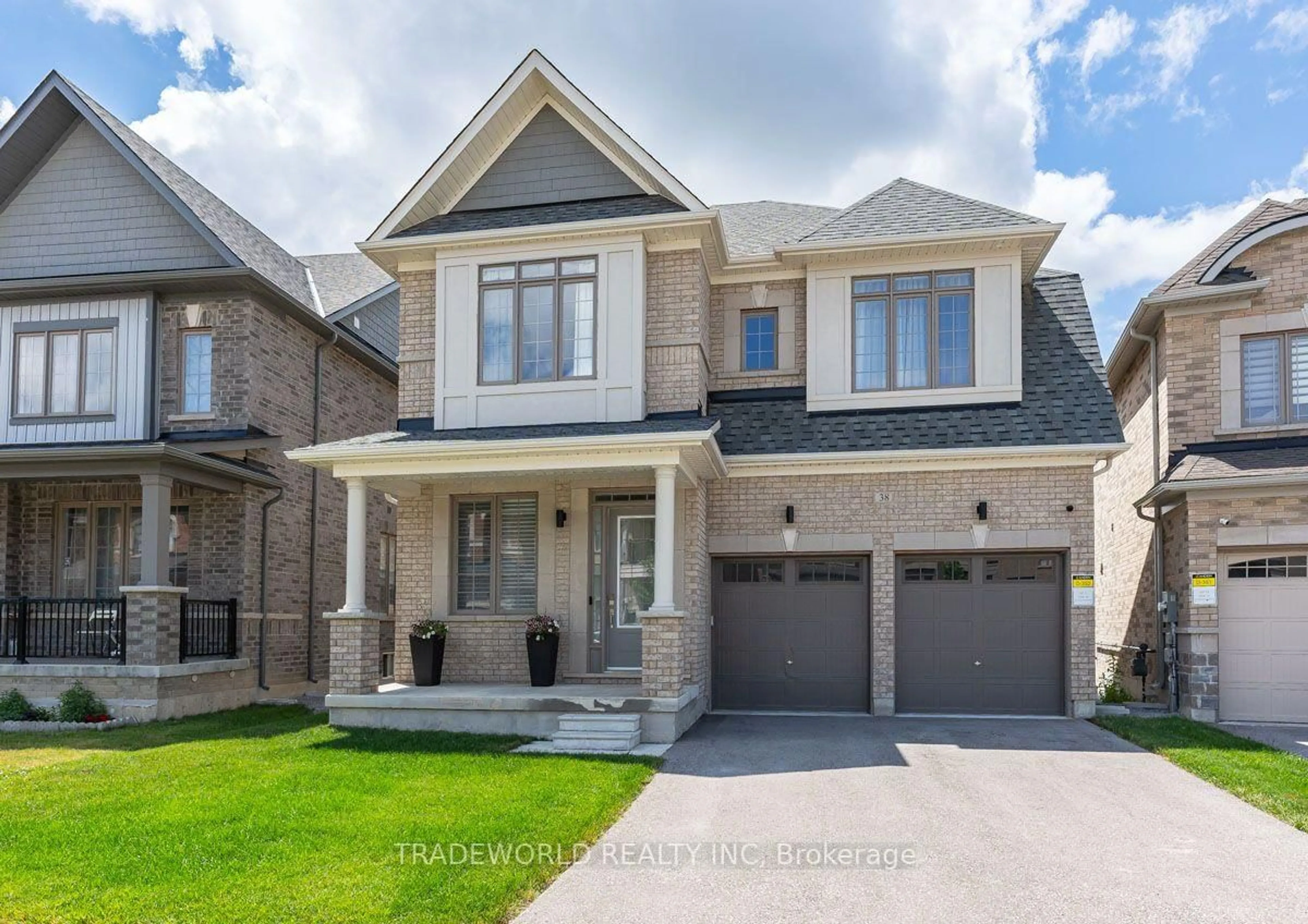 Home with brick exterior material, street for 38 Marlene Johnston Dr, East Gwillimbury Ontario L9N 0W7