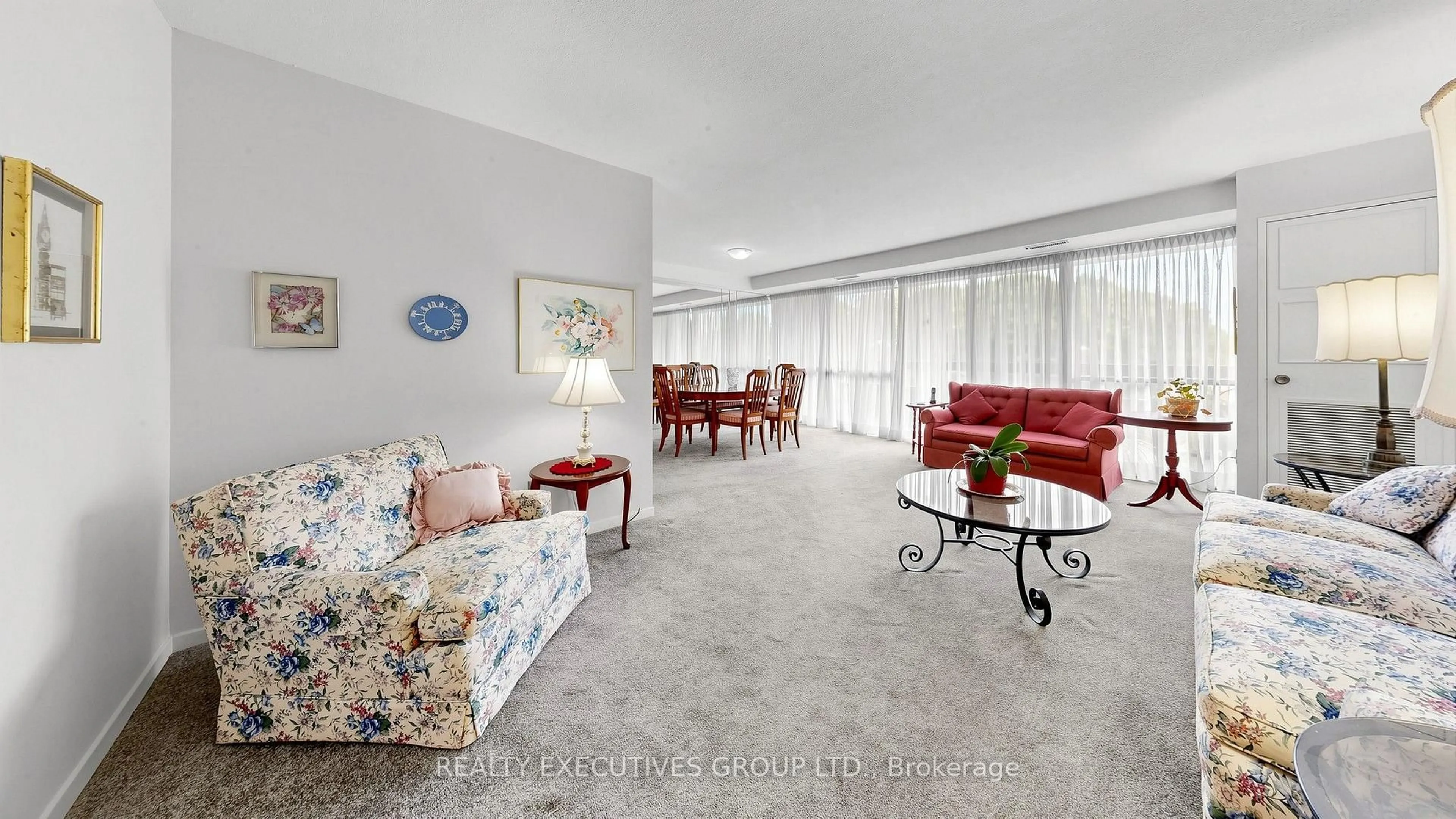 Living room with furniture, unknown for 8111 Yonge St #206, Markham Ontario L3T 4V9