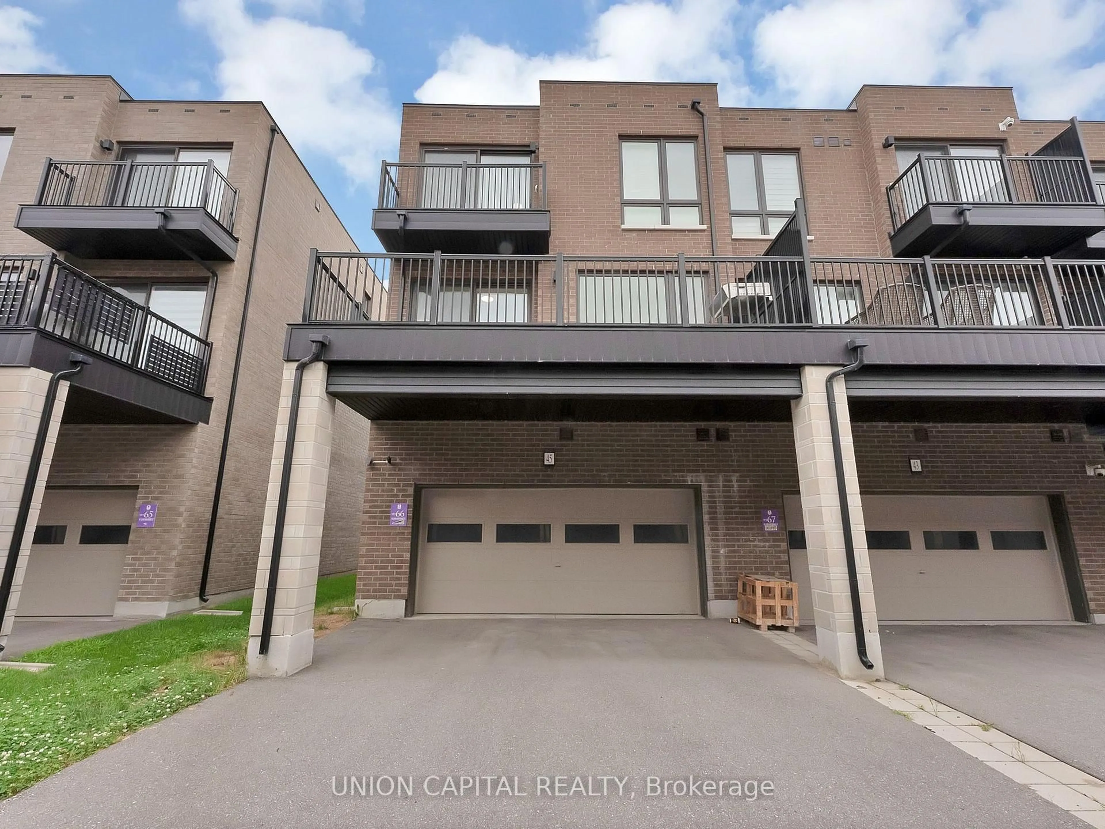 A pic from outside/outdoor area/front of a property/back of a property/a pic from drone, street for 45 Lord Melborne St, Markham Ontario L6C 0Z6