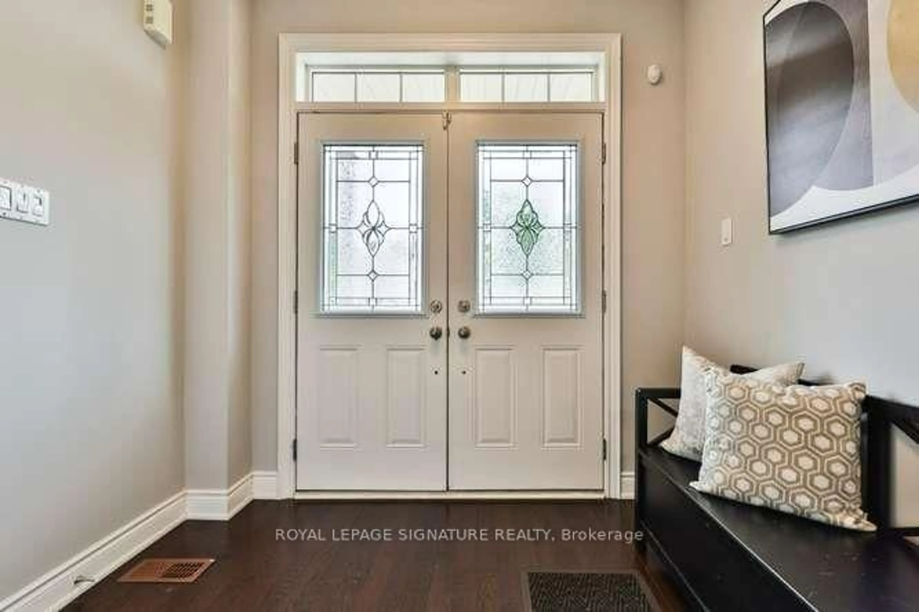 Indoor entryway for 488 Foxcroft Blvd, Newmarket Ontario L3X 3L7