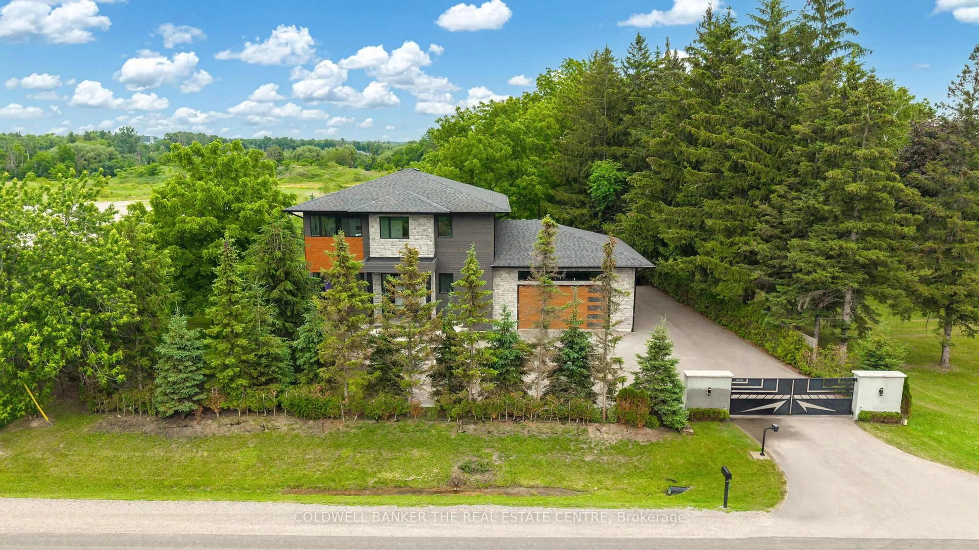 A pic from outside/outdoor area/front of a property/back of a property/a pic from drone, unknown for 11657 Warden Ave, Markham Ontario L4A 2J9