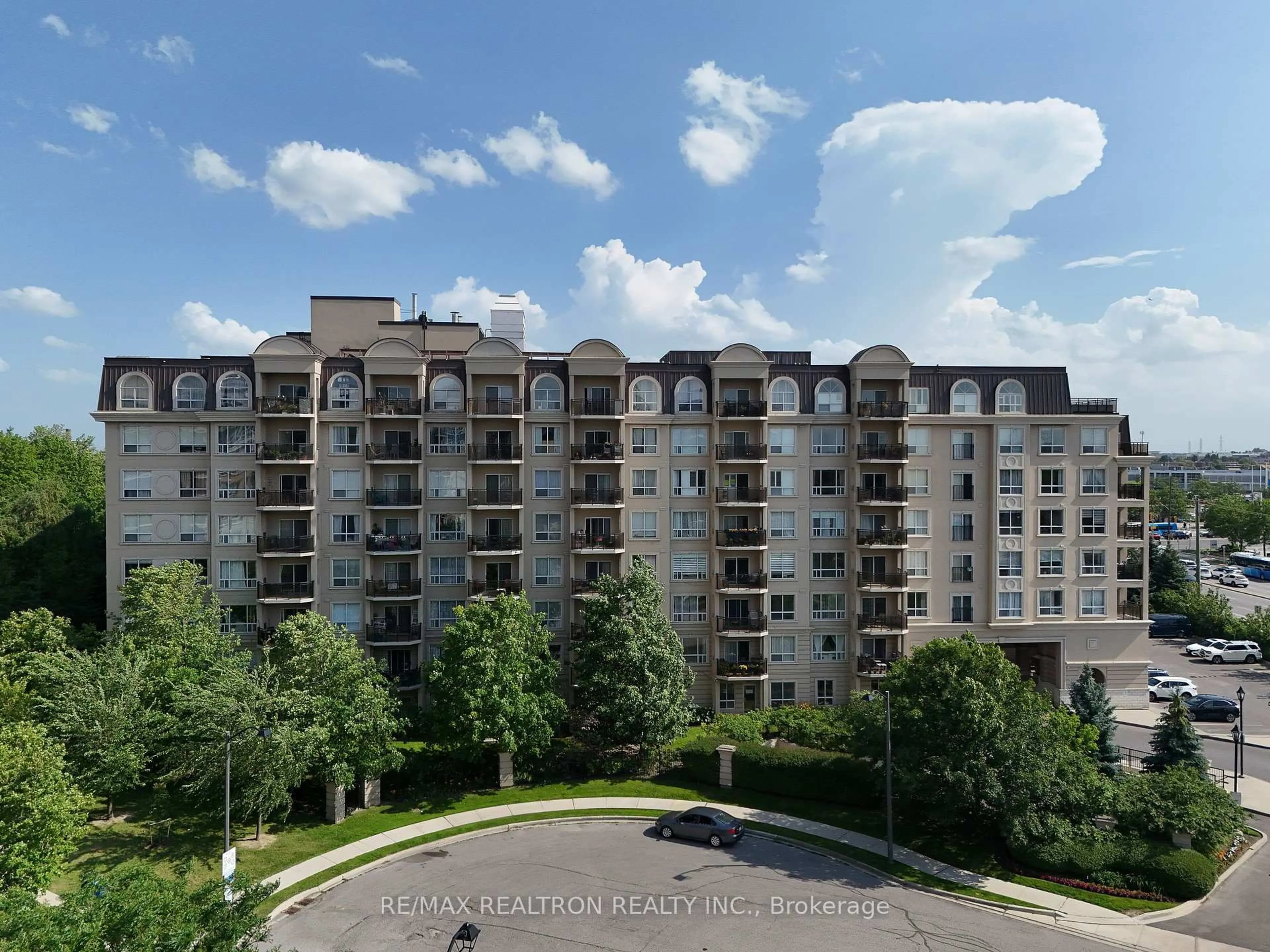 A pic from outside/outdoor area/front of a property/back of a property/a pic from drone, unknown for 1 Maison Parc Crt #402, Vaughan Ontario L4J 9K1
