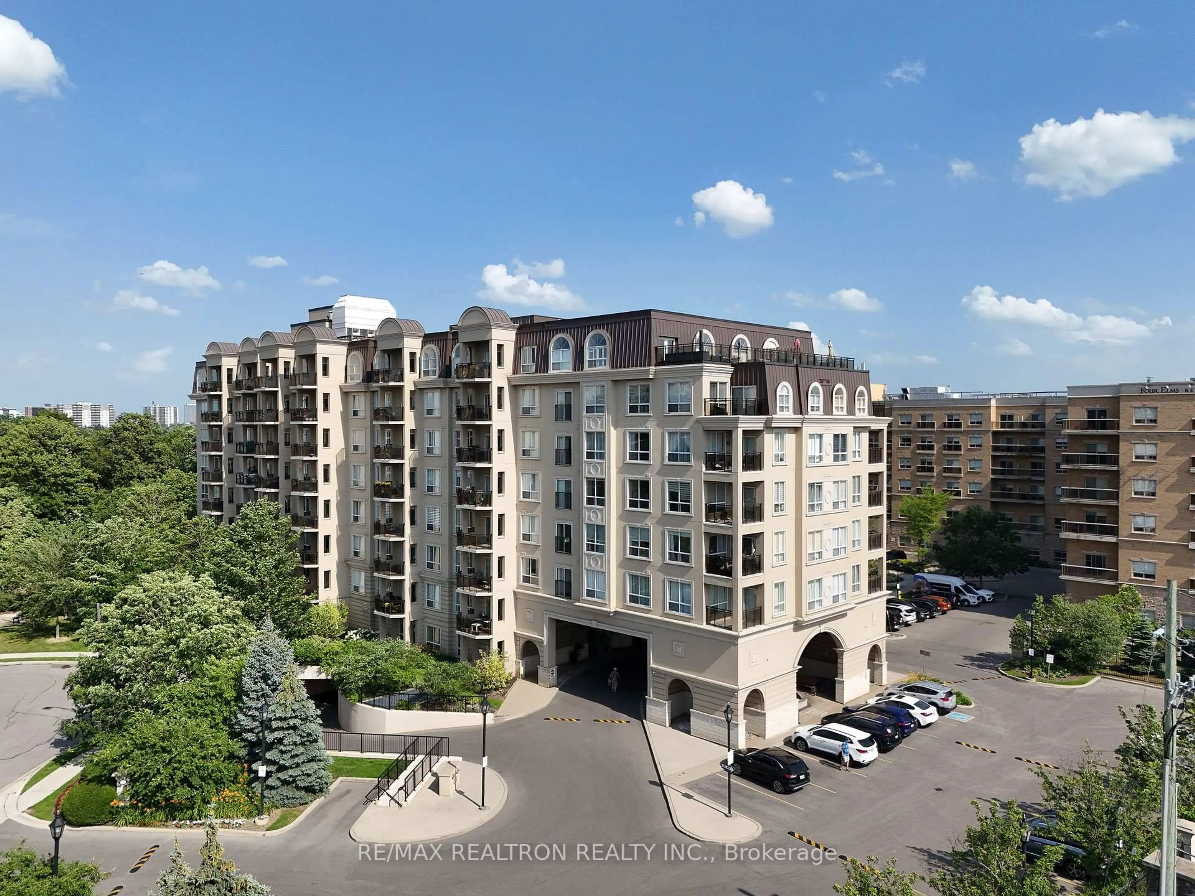 A pic from outside/outdoor area/front of a property/back of a property/a pic from drone, city buildings view from balcony for 1 Maison Parc Crt #402, Vaughan Ontario L4J 9K1