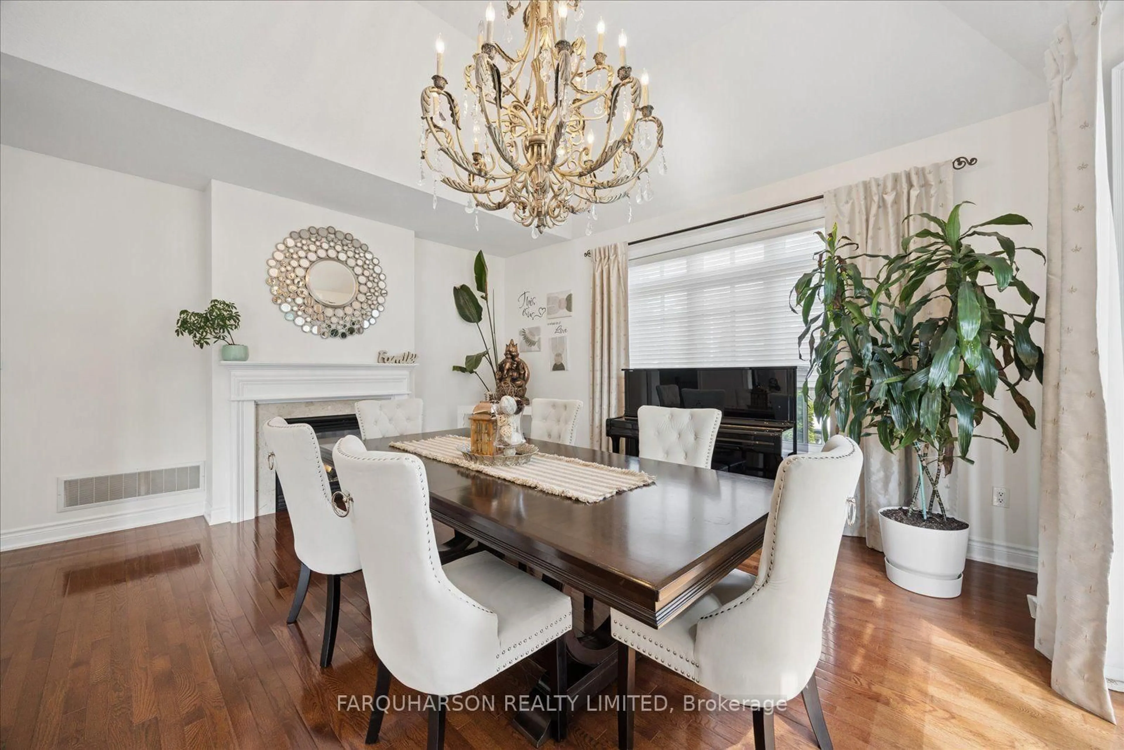 Dining room, wood/laminate floor for 41 Country Club Cres, Uxbridge Ontario L9P 0B8