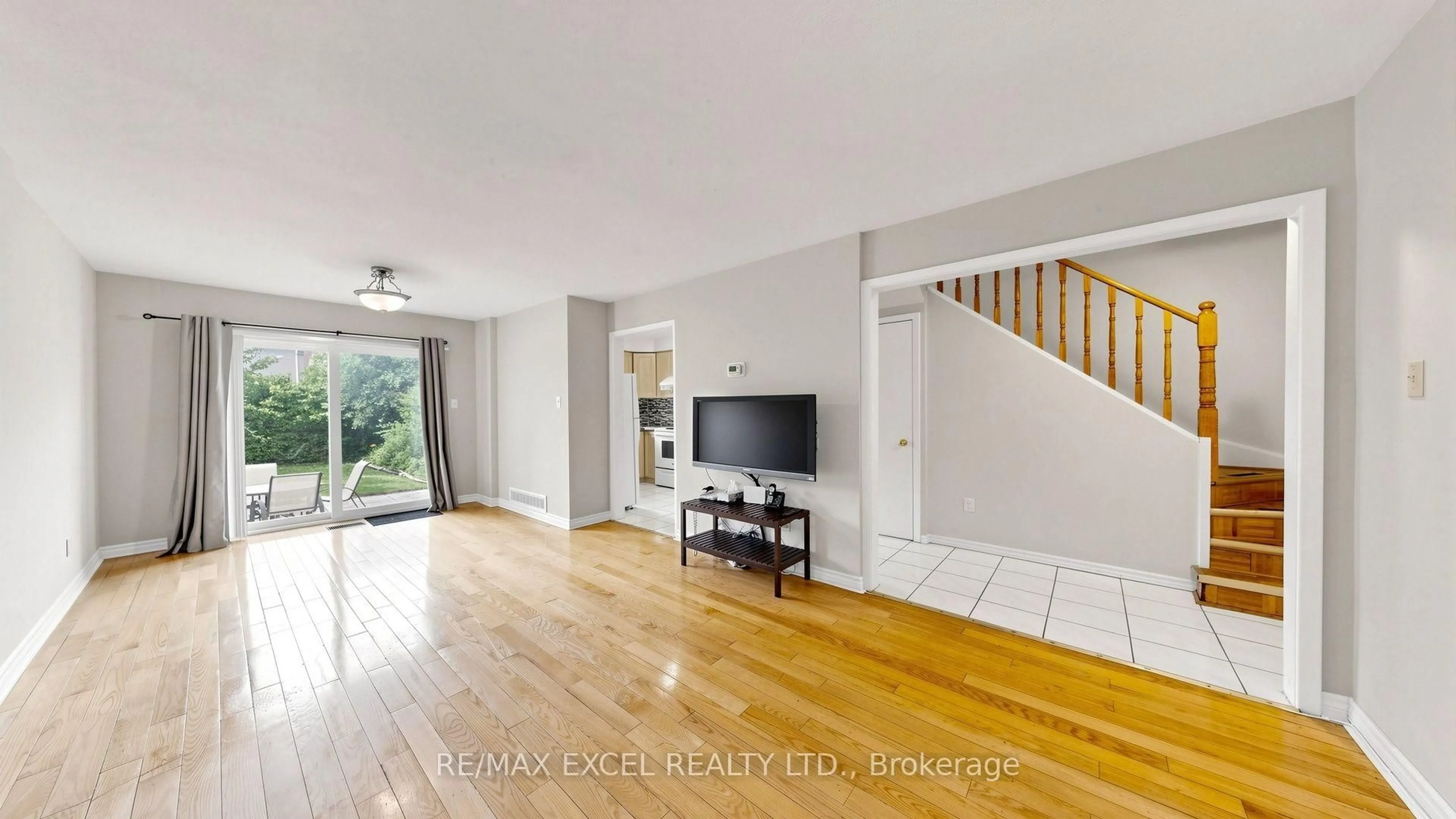 Living room with furniture, unknown for 21 Spangler Rd, Markham Ontario L3S 2G2
