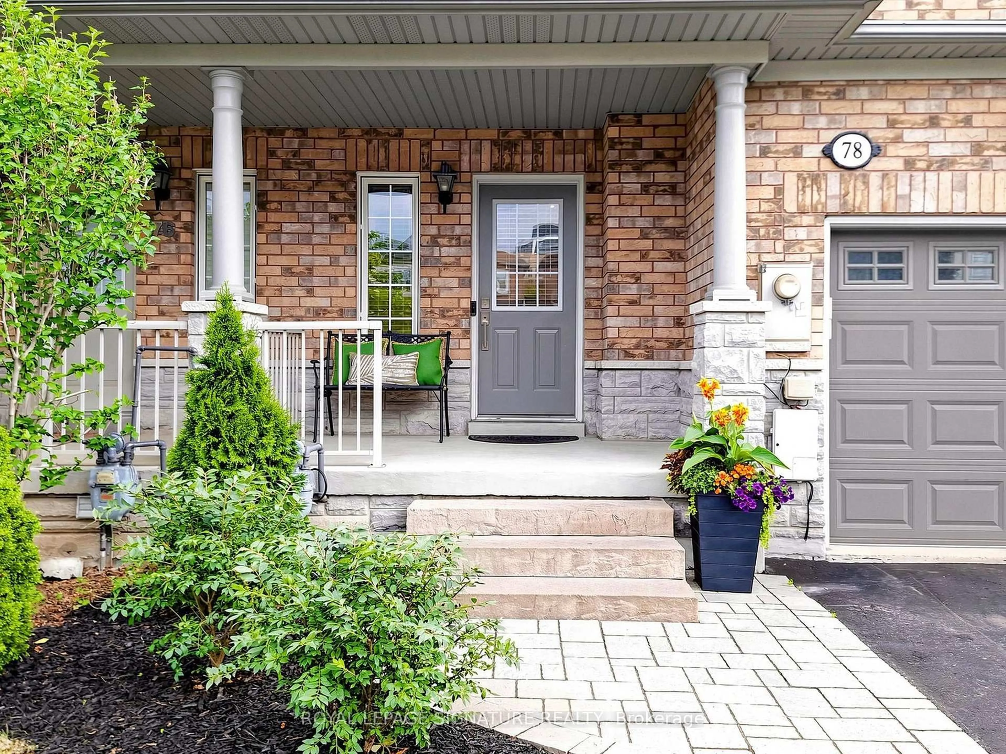 Indoor entryway for 78 Rideau Dr, Richmond Hill Ontario L4B 4P1