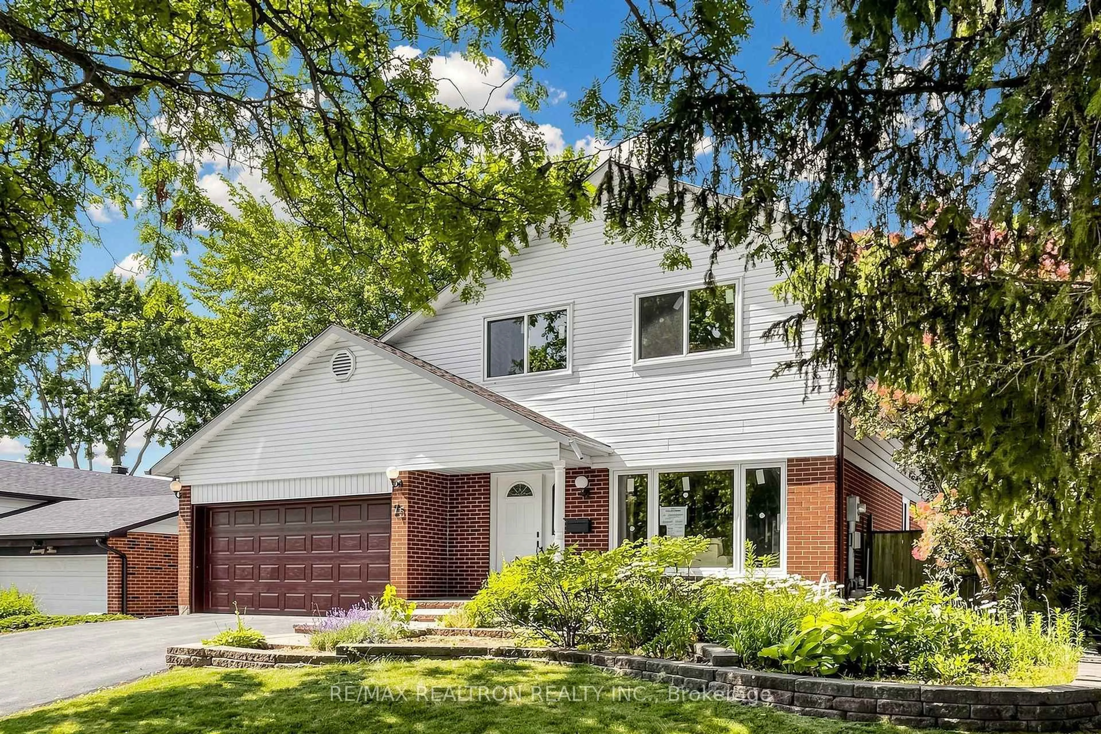 Home with brick exterior material, street for 75 Pringle Ave, Markham Ontario L3P 2P5