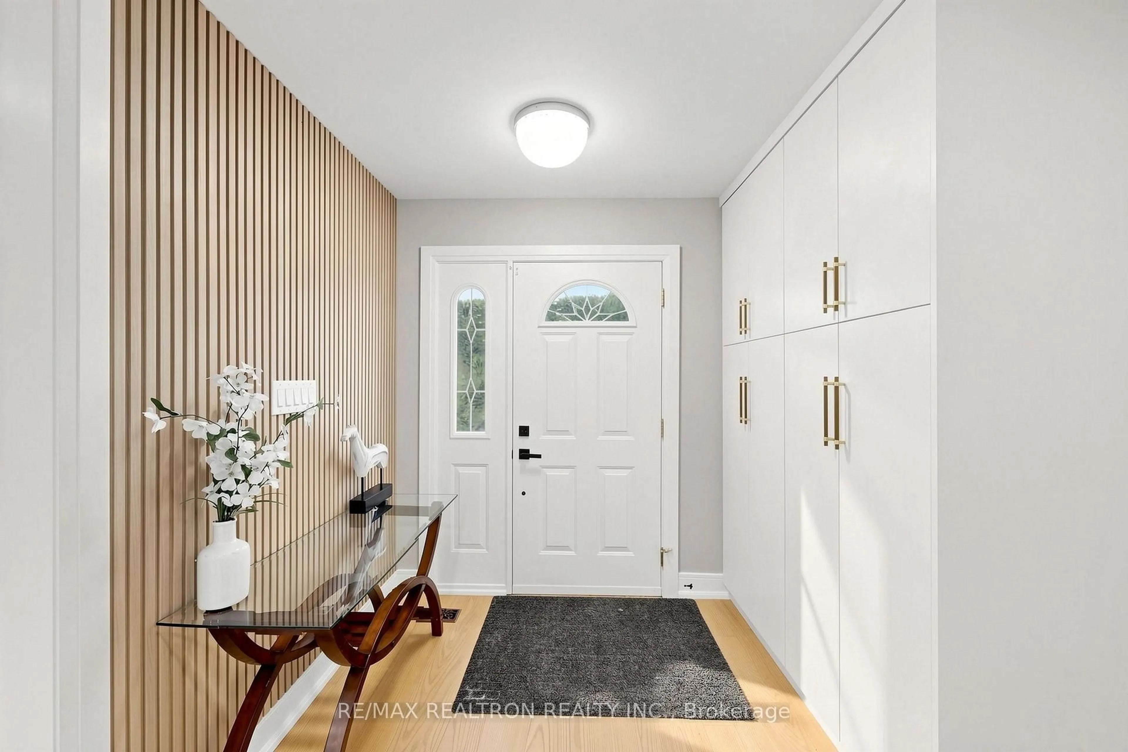 Indoor entryway for 75 Pringle Ave, Markham Ontario L3P 2P5