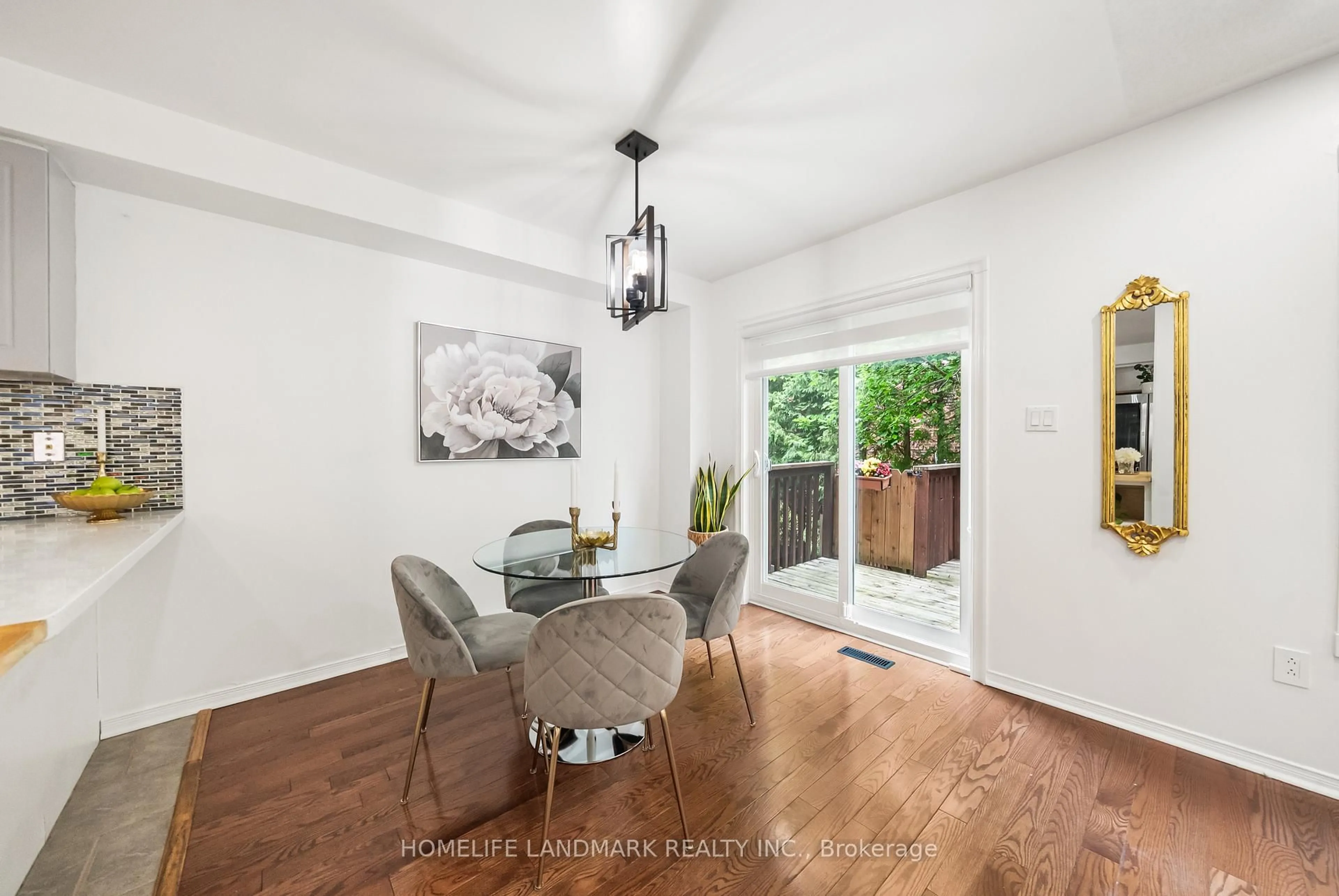 Dining room, wood/laminate floor for 84 Willoway, Whitchurch-Stouffville Ontario L4A 1K6
