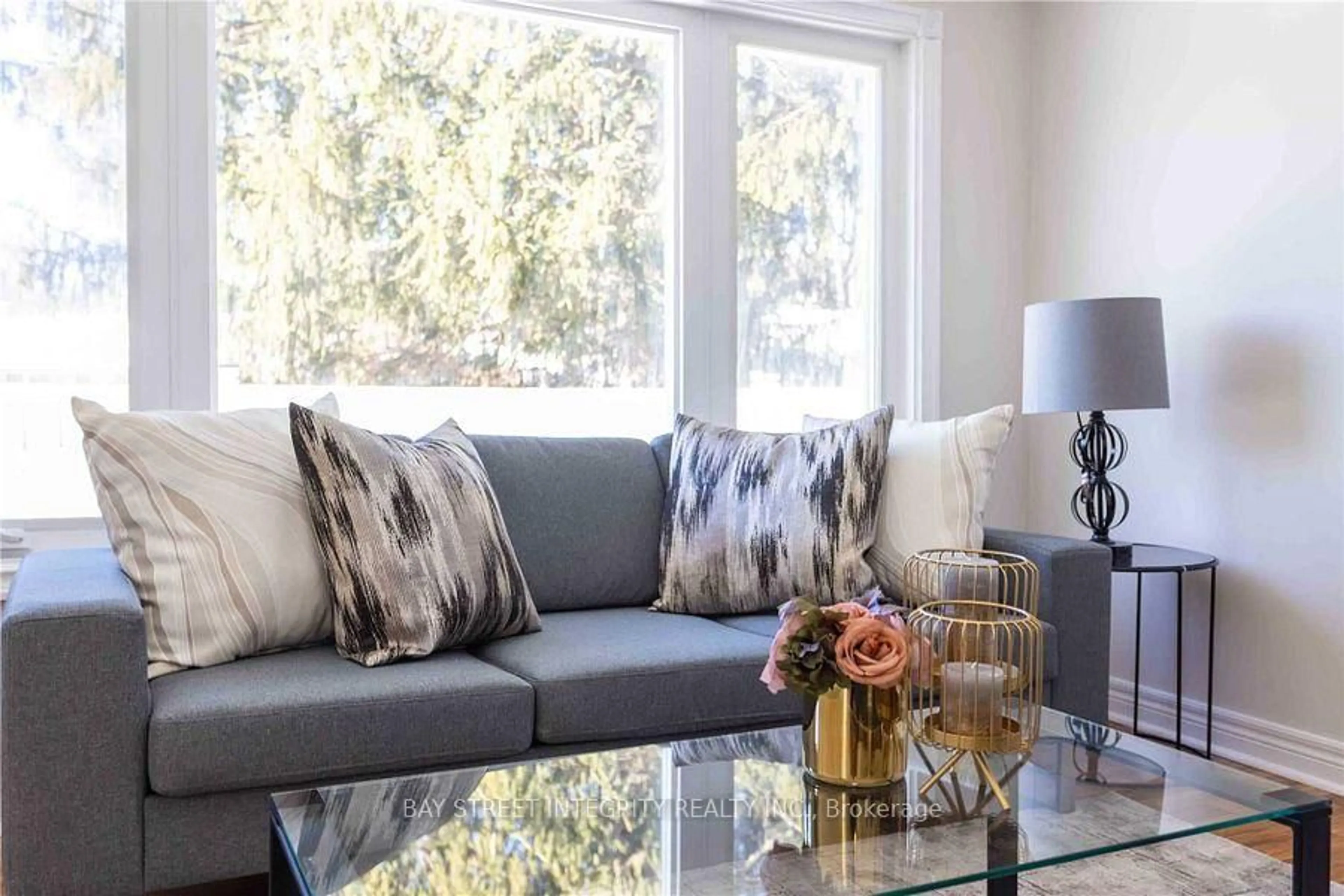 Living room with furniture, unknown for 29 Balson Blvd, Whitchurch-Stouffville Ontario L4A 7X3