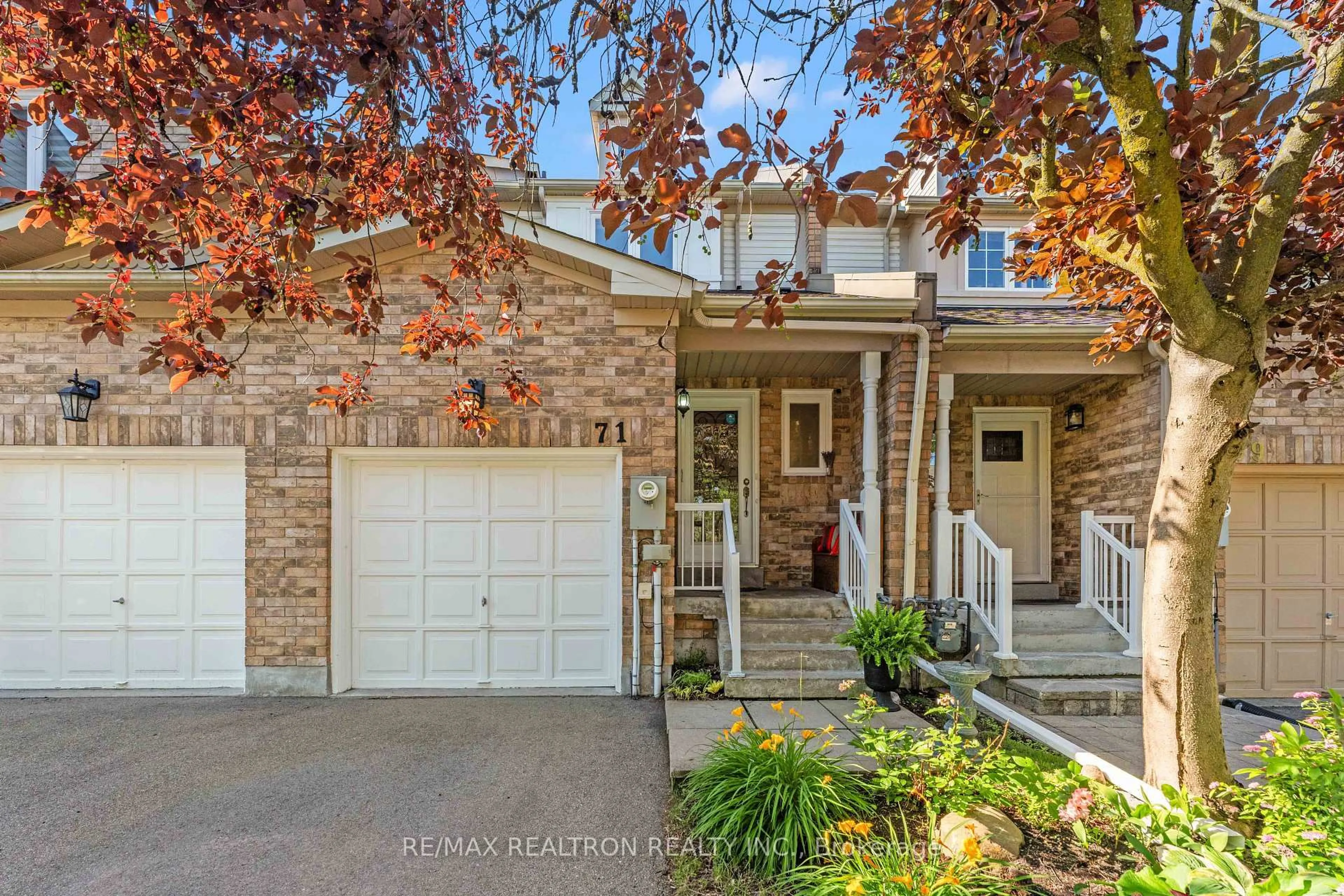 Home with brick exterior material, street for 71 Ochalski Rd, Aurora Ontario L4G 7J3