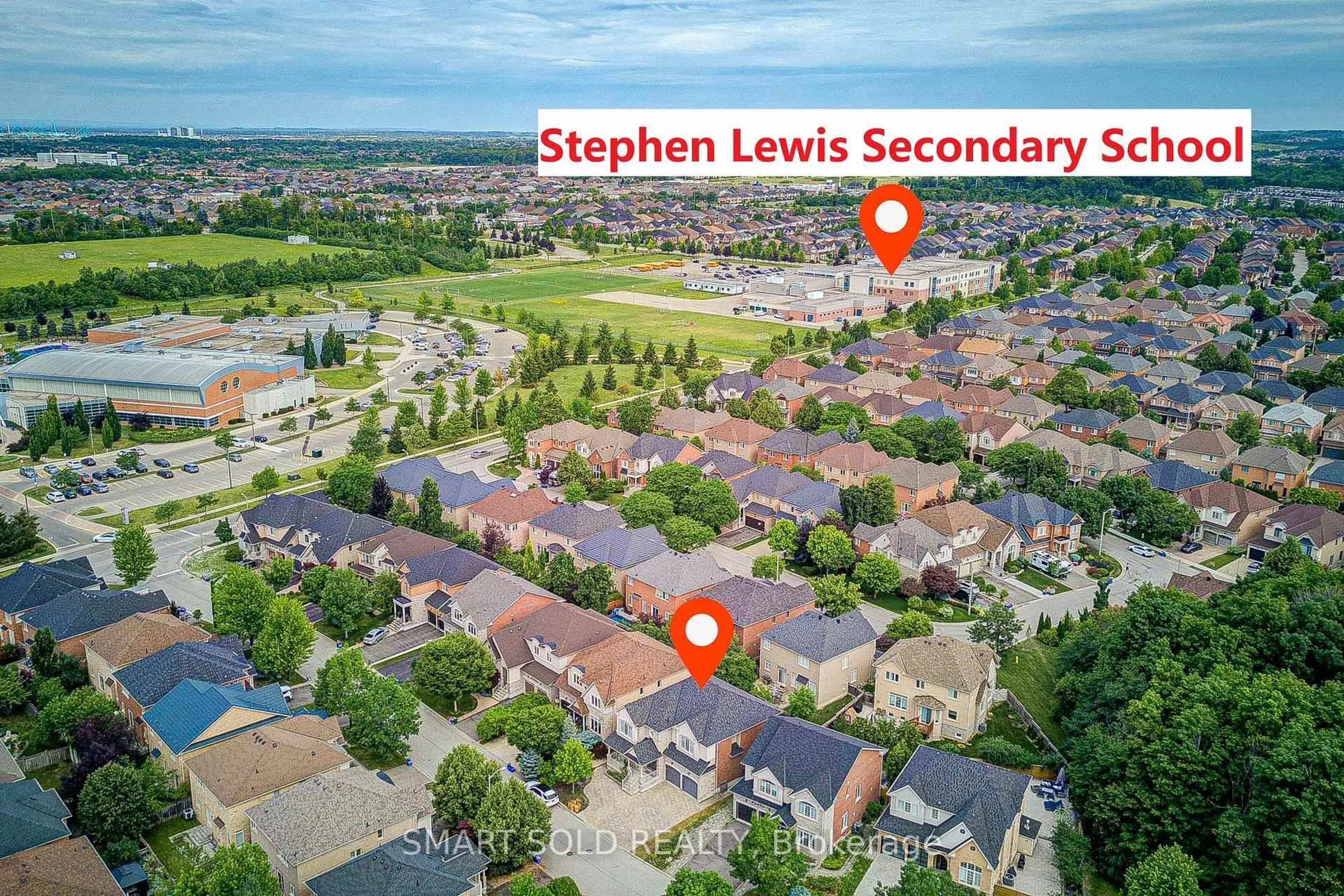 A pic from outside/outdoor area/front of a property/back of a property/a pic from drone, street for 34 Jacobi Crt, Vaughan Ontario L4J 9H8