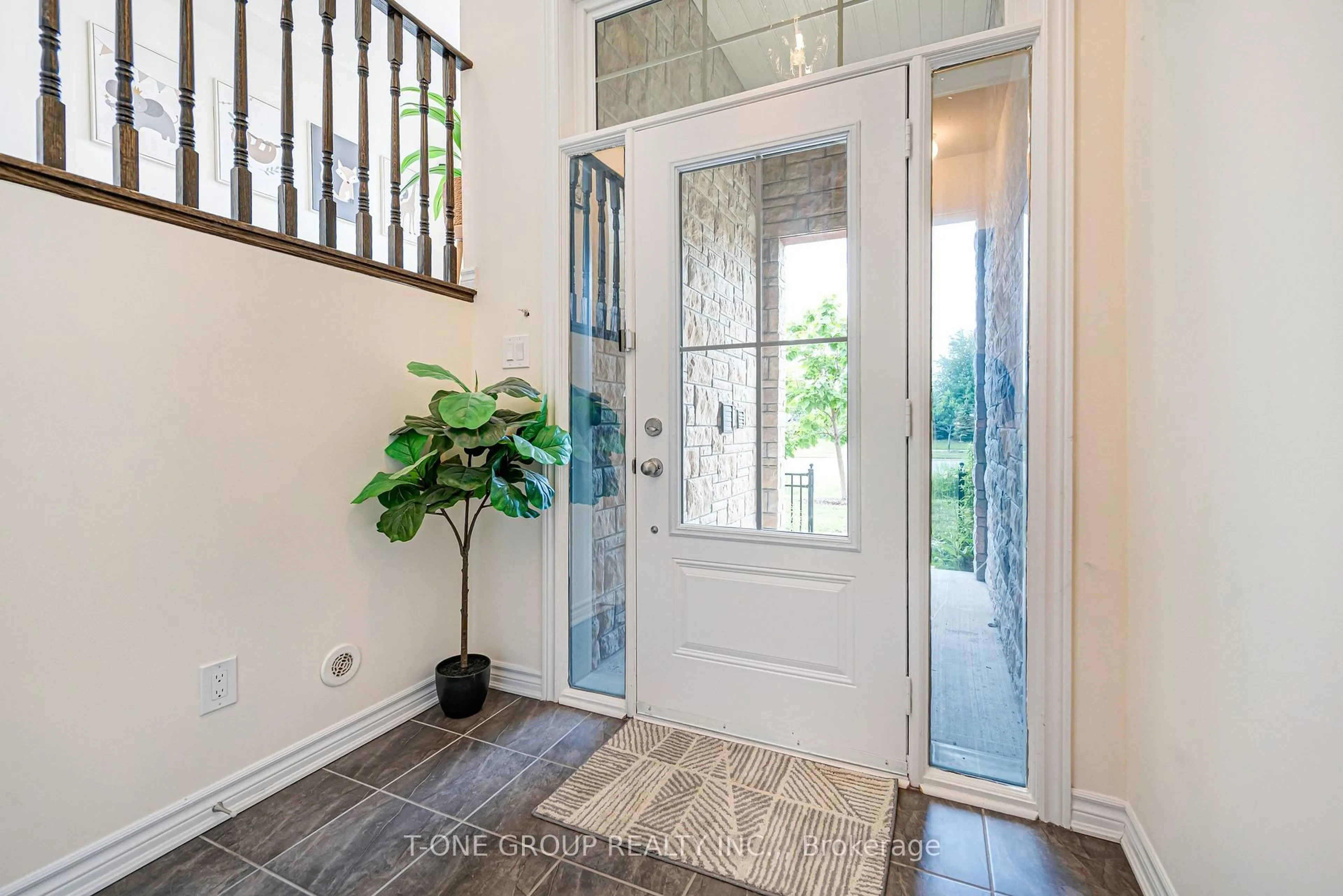 Indoor entryway for 27 Sharbot Lane, Markham Ontario L6E 0S7