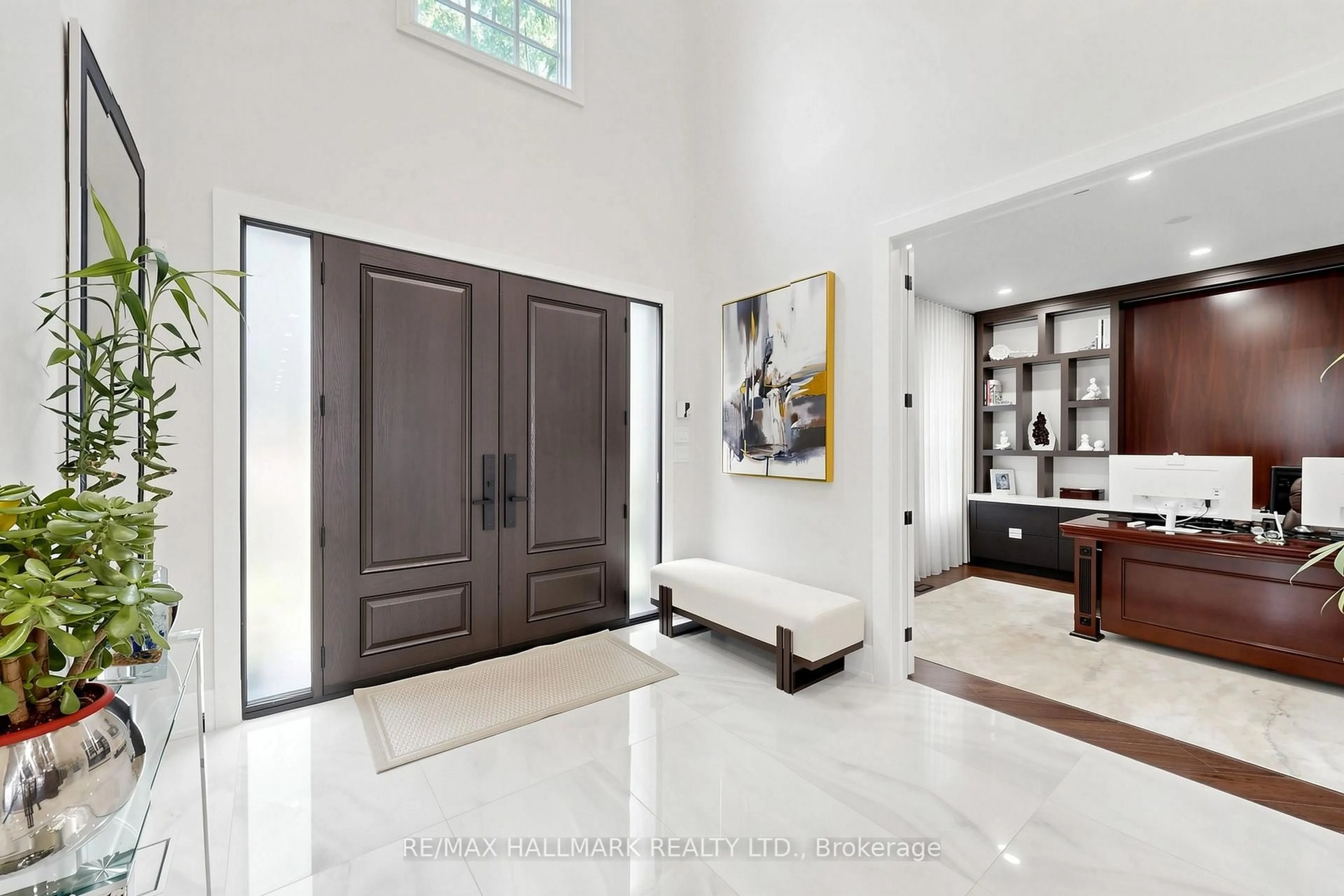 Indoor entryway for 63 Willett Cres, Richmond Hill Ontario L4C 7W2