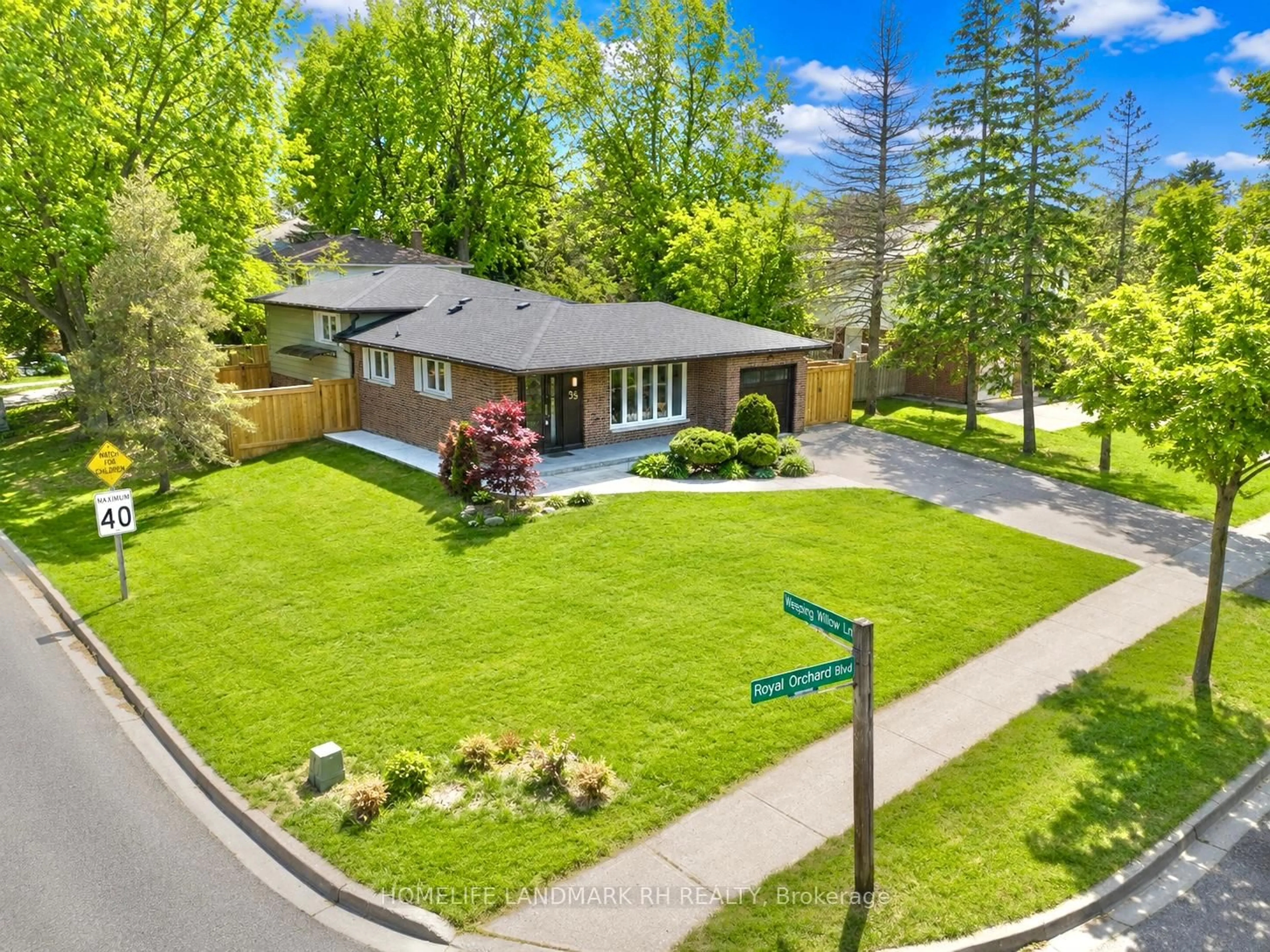 A pic from outside/outdoor area/front of a property/back of a property/a pic from drone, unknown for 35 Royal Orchard Blvd, Markham Ontario L3T 3C4