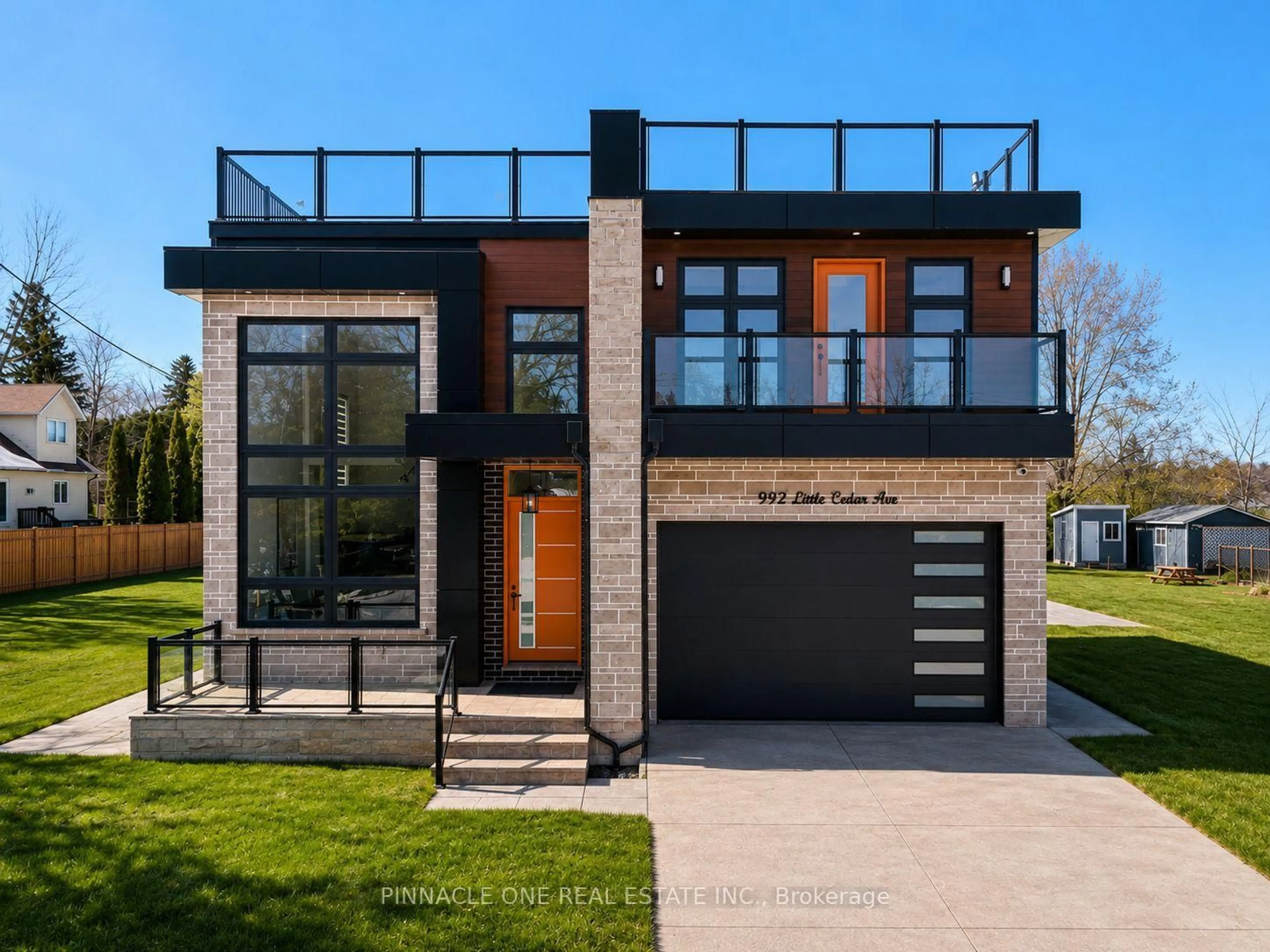 Home with brick exterior material, street for 992 Little Cedar Ave, Innisfil Ontario L0L 1W0