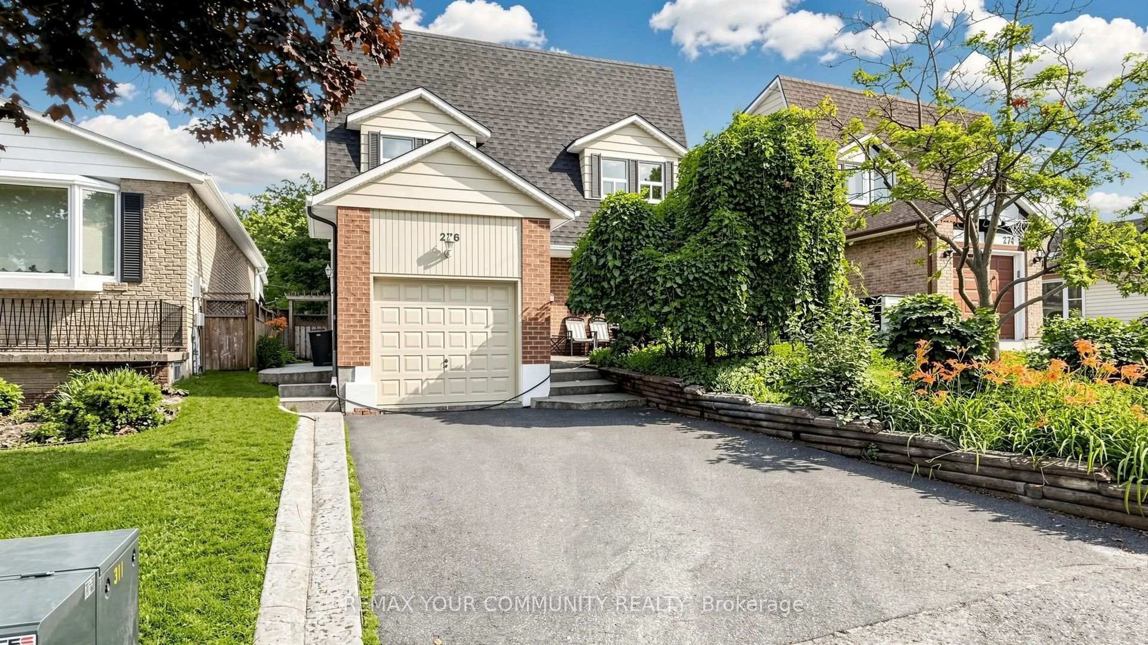 Home with brick exterior material, street for 276 Currey Cres, Newmarket Ontario L3Y 5M9
