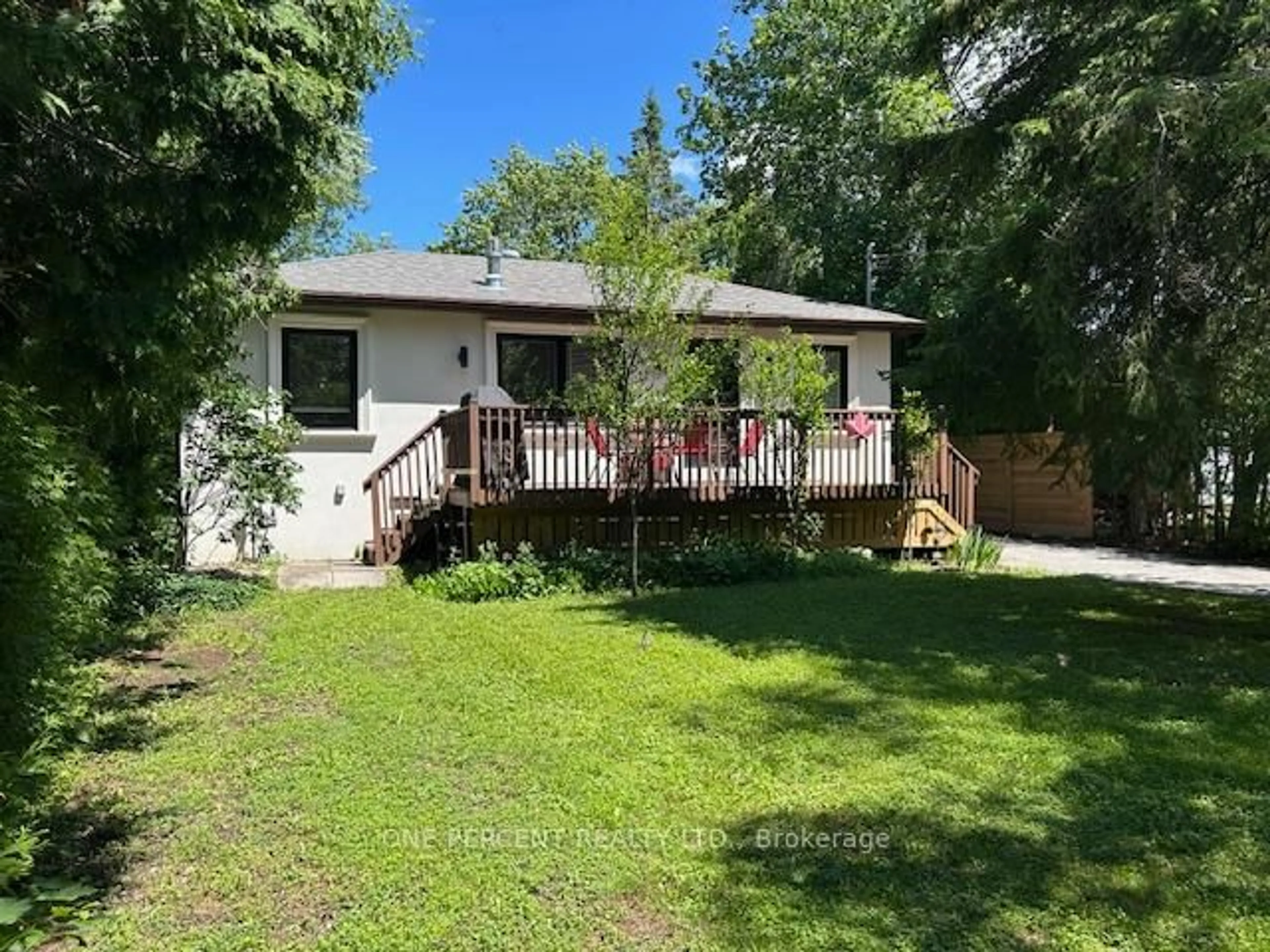 A pic from outside/outdoor area/front of a property/back of a property/a pic from drone, street for 781 Rockaway Rd, Georgina Ontario L0E 1S0