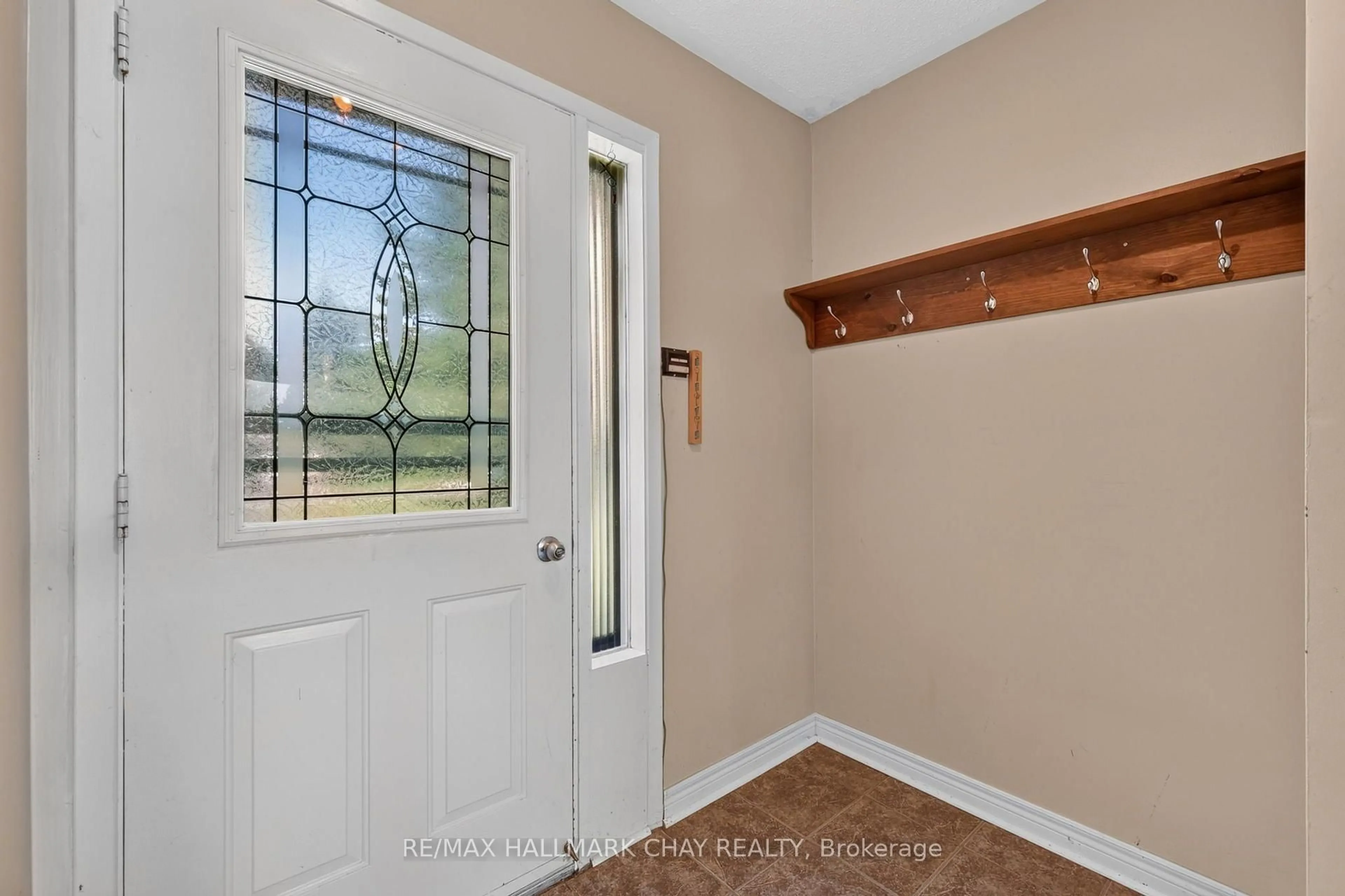 Indoor entryway for 23 Pine Park Blvd, Adjala-Tosorontio Ontario L0M 1J0
