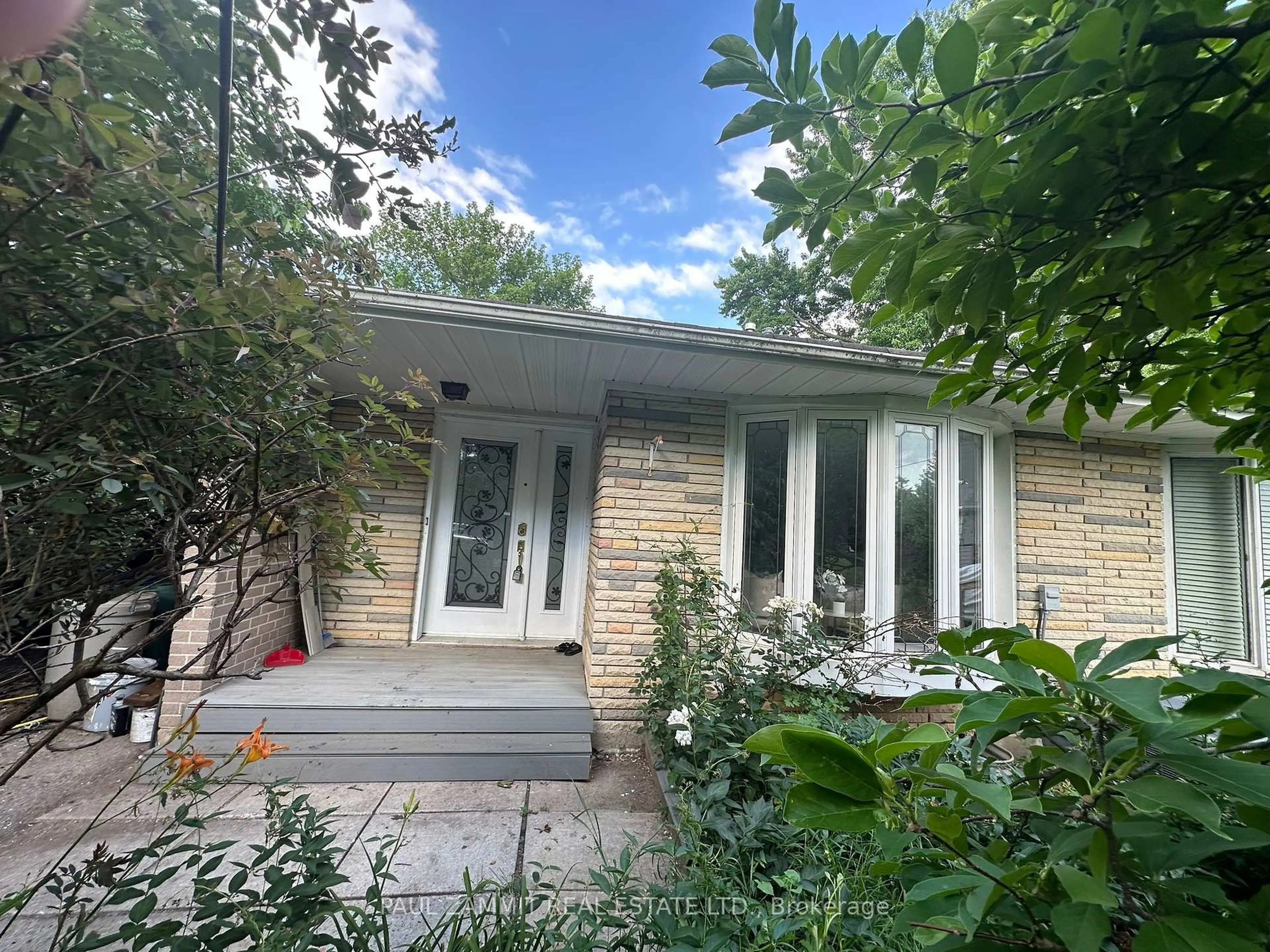 A pic from outside/outdoor area/front of a property/back of a property/a pic from drone, street for 6 King Richard Crt, Markham Ontario L3P 1M1