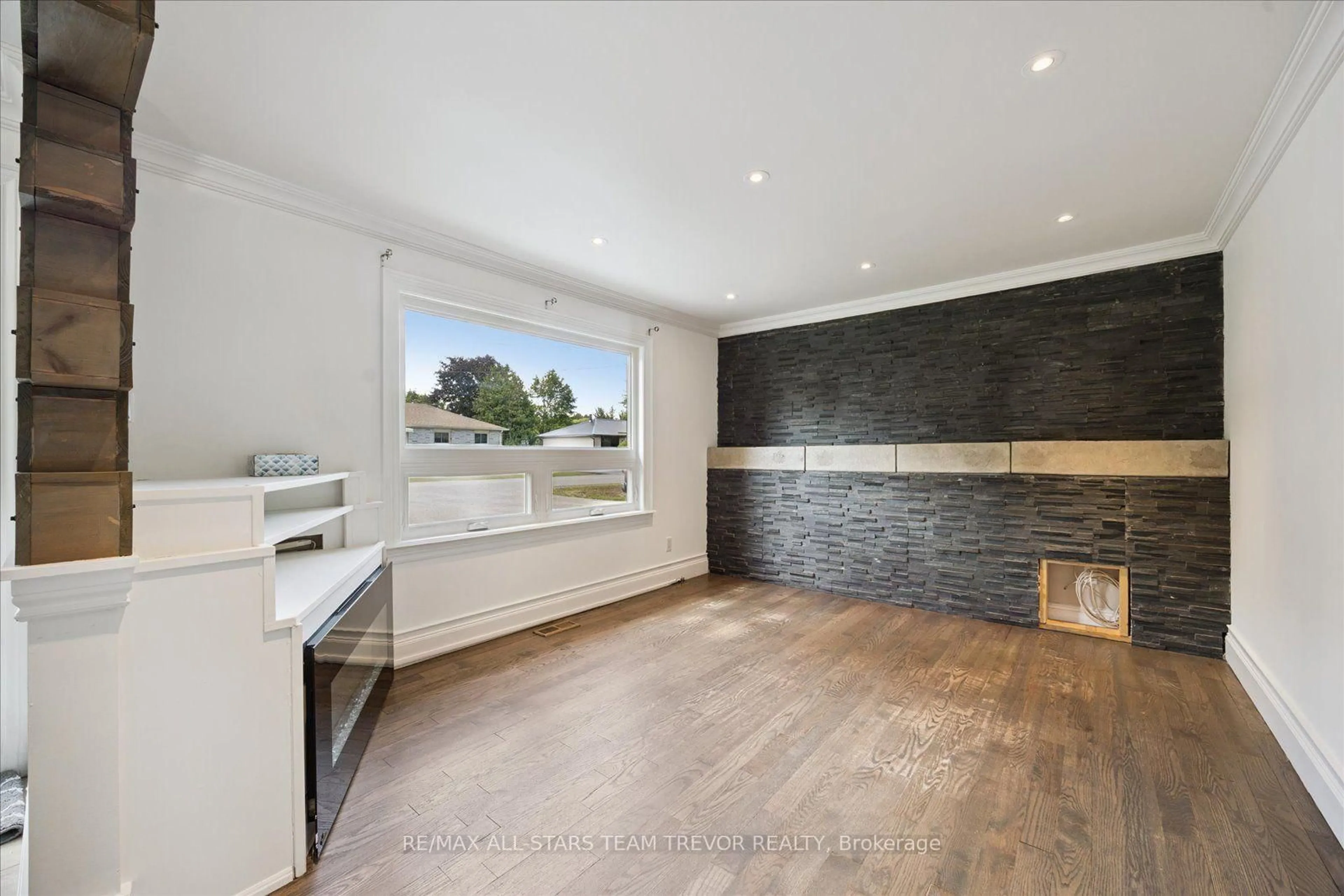 Contemporary bathroom, unknown for 370 Adeline Dr, Georgina Ontario L4P 3C3