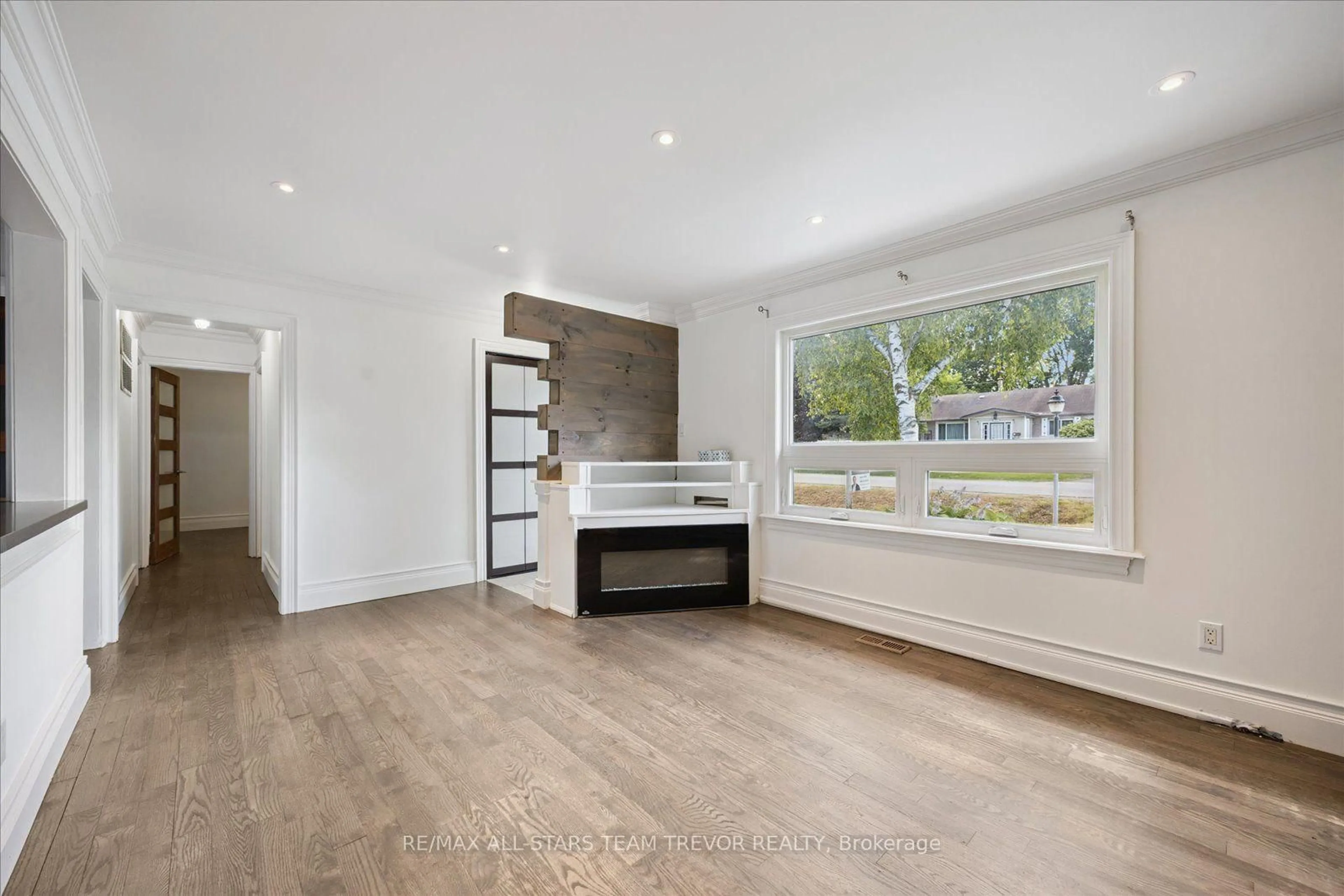 Unknown for 370 Adeline Dr, Georgina Ontario L4P 3C3