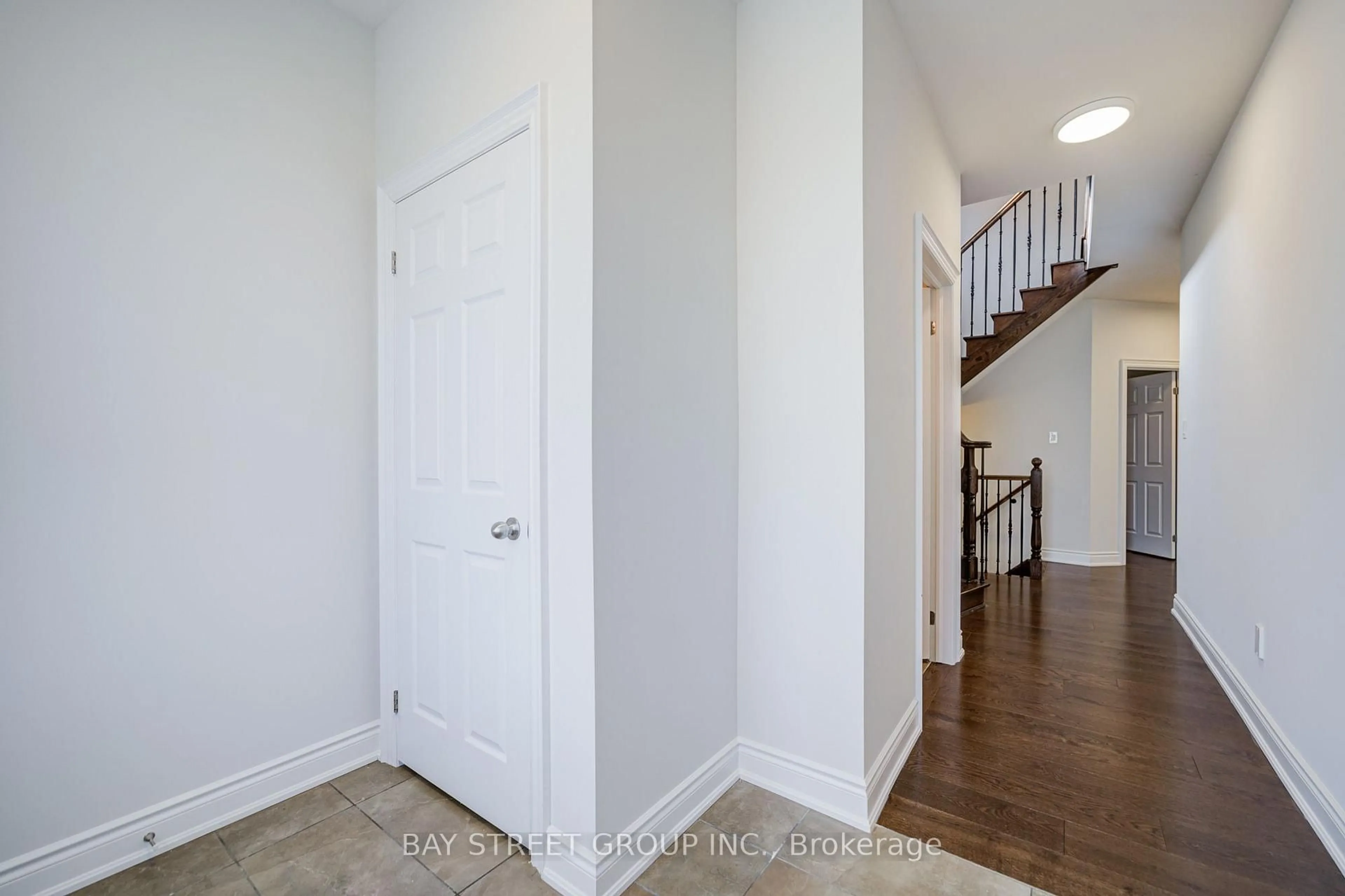 Indoor entryway for 614 Baker Hill Blvd, Whitchurch-Stouffville Ontario L4A 1Y9