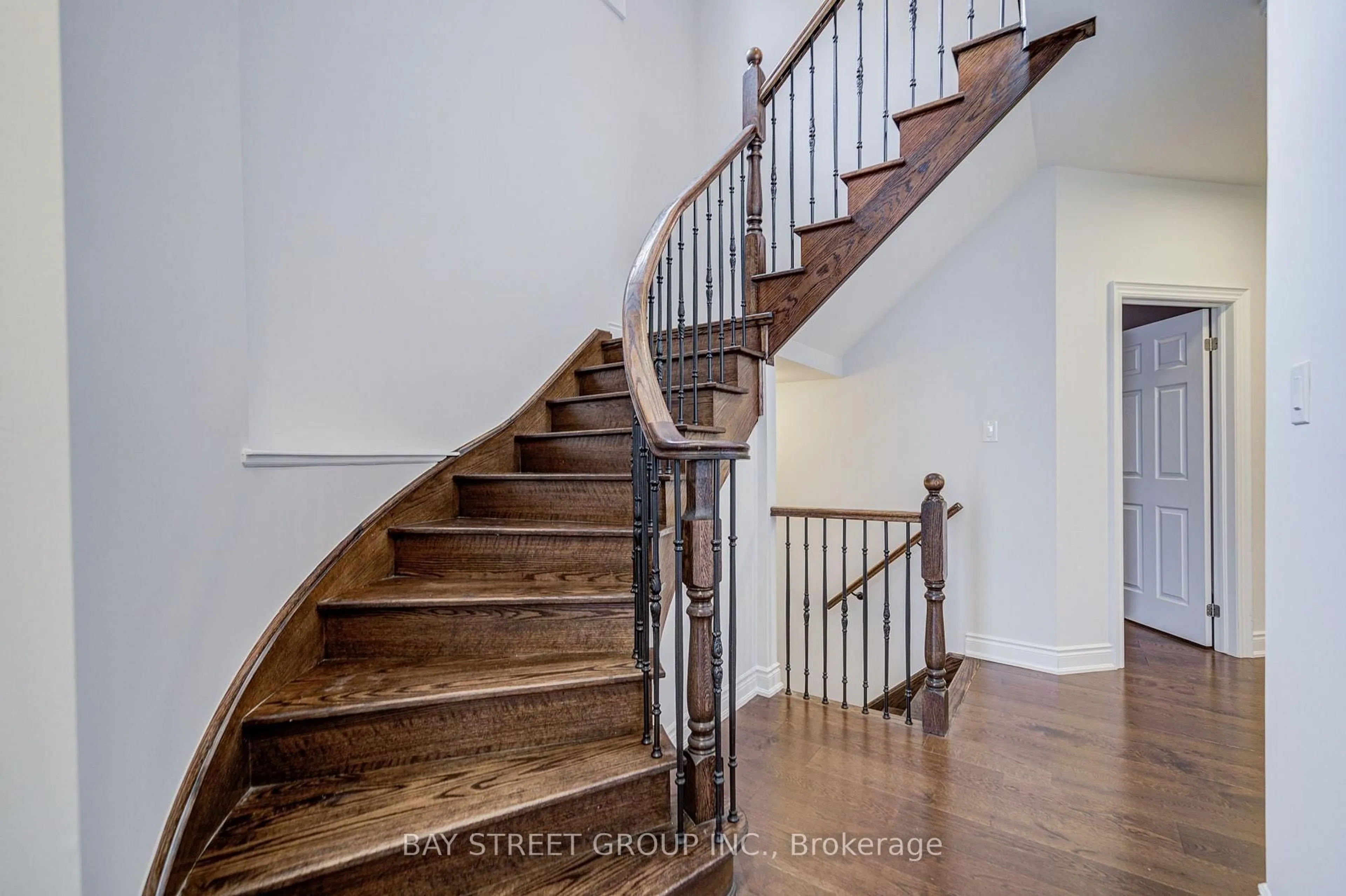 Stairs for 614 Baker Hill Blvd, Whitchurch-Stouffville Ontario L4A 1Y9