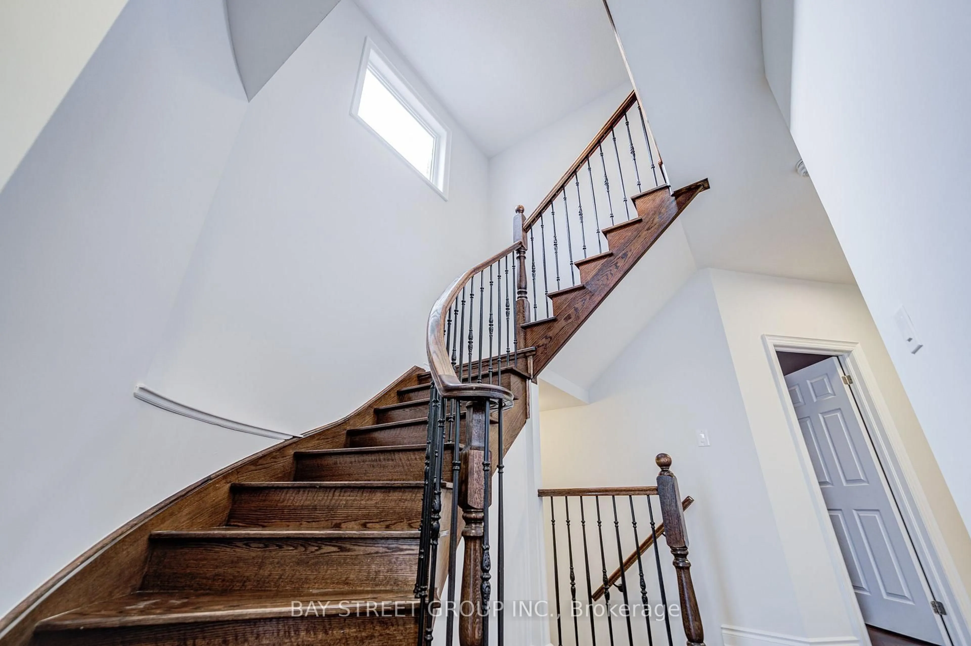 Stairs for 614 Baker Hill Blvd, Whitchurch-Stouffville Ontario L4A 1Y9
