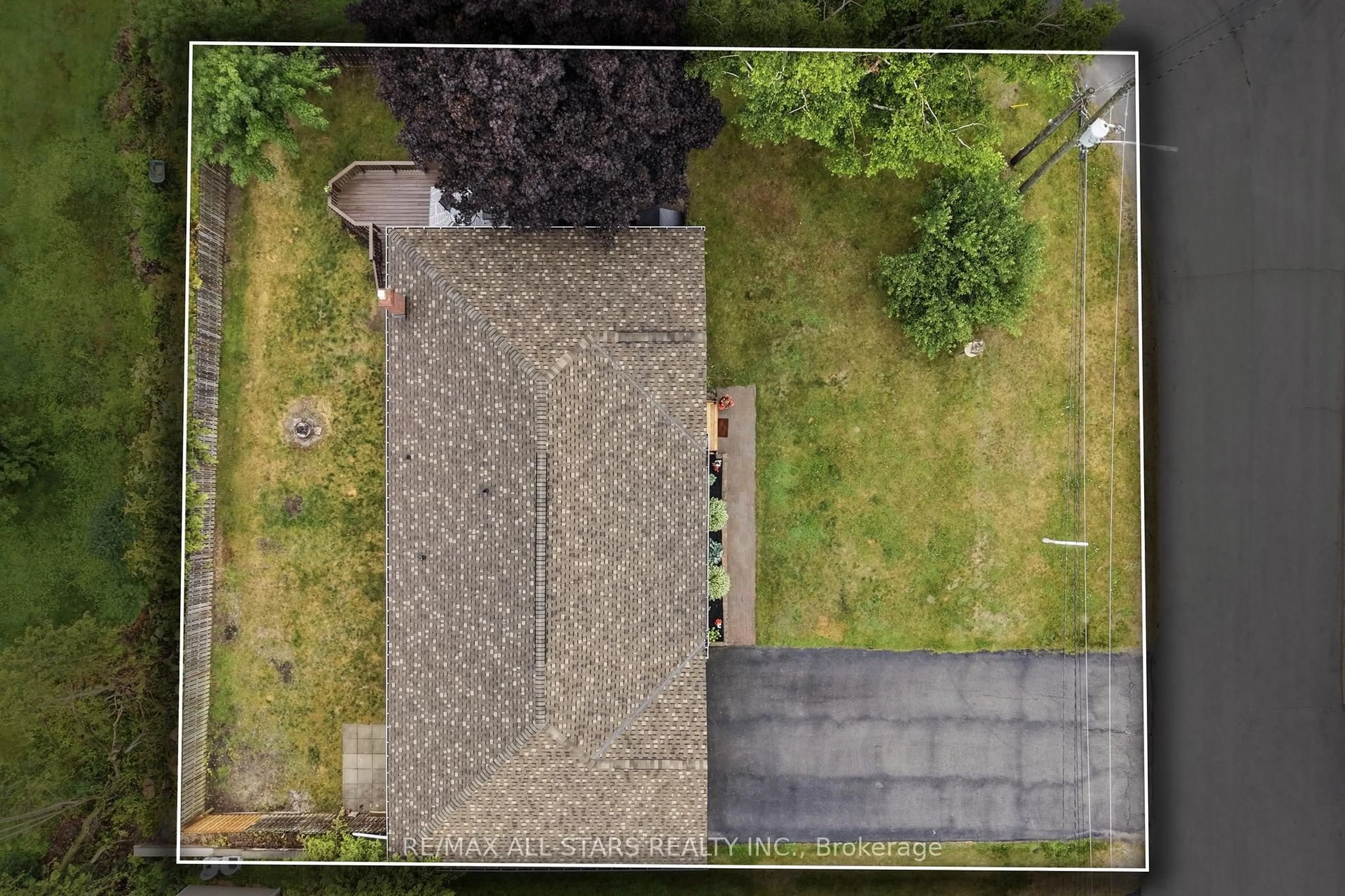 A pic from outside/outdoor area/front of a property/back of a property/a pic from drone, street for 463 Riverdale Rd, Brock Ontario L0K 1A0