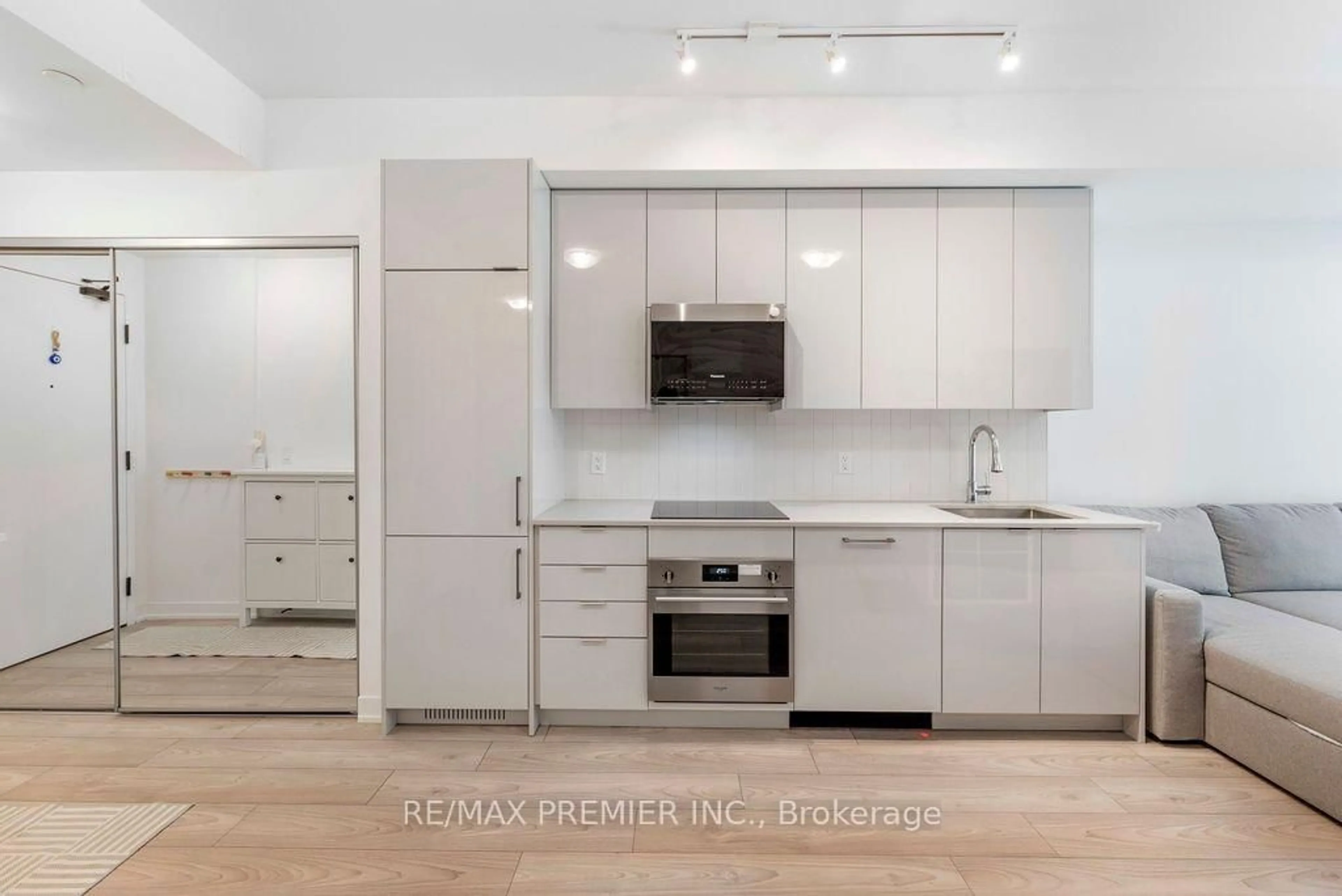 Unknown for 10 Abeja St #816, Vaughan Ontario L4K 0R4