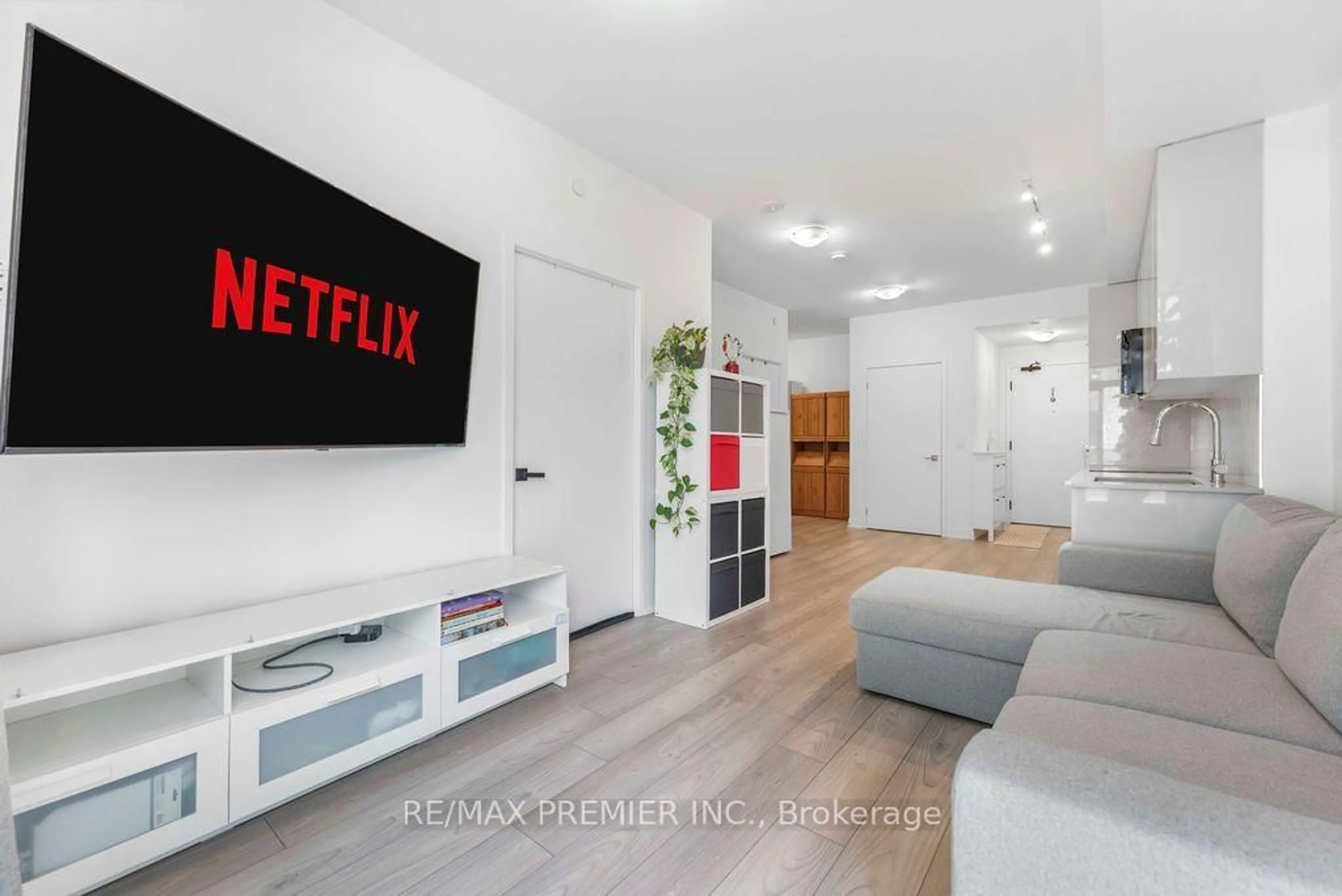Home theater for 10 Abeja St #816, Vaughan Ontario L4K 0R4
