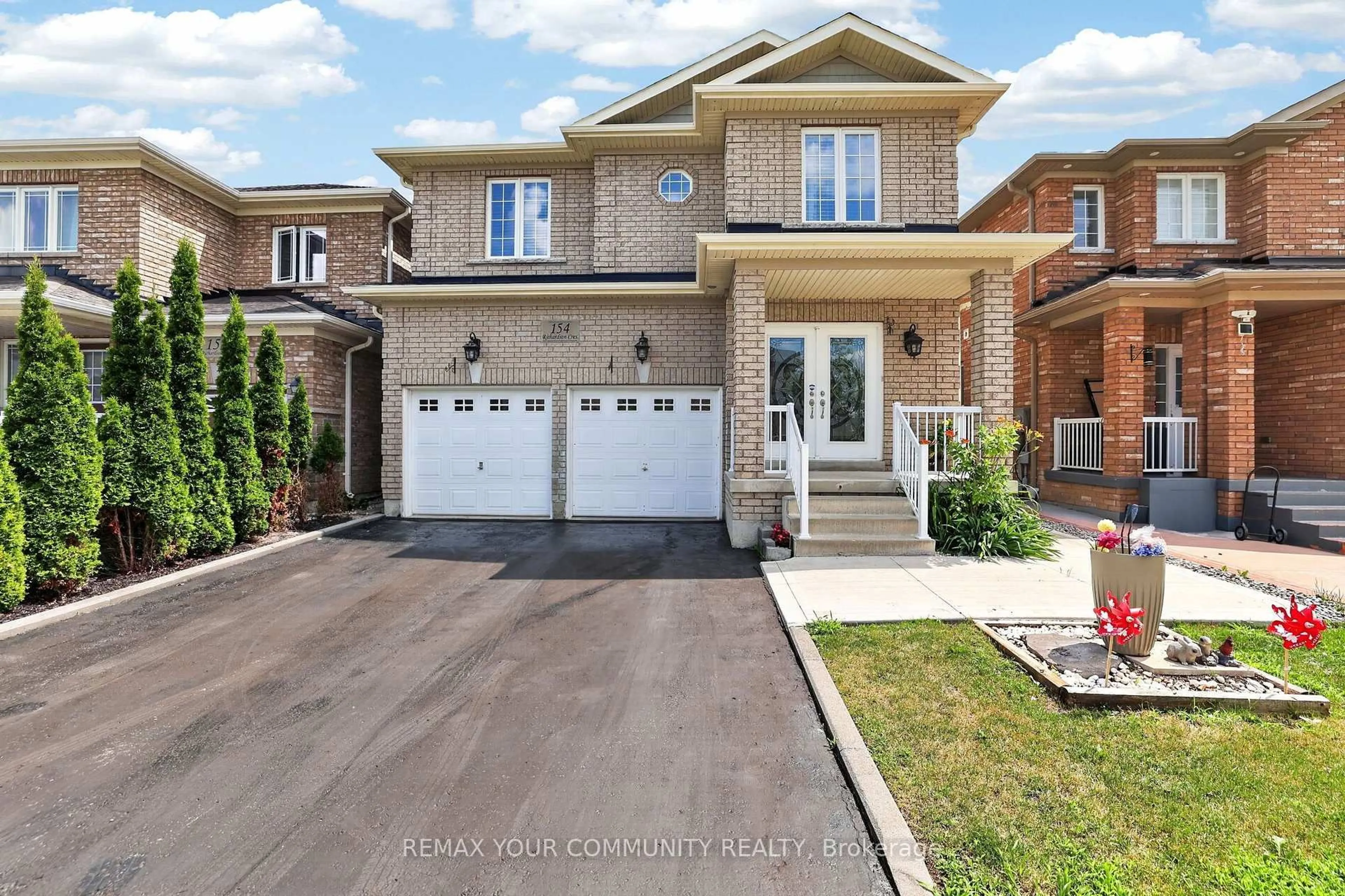 Home with brick exterior material, street for 154 Richardson Cres, Bradford West Gwillimbury Ontario L3Z 0N5