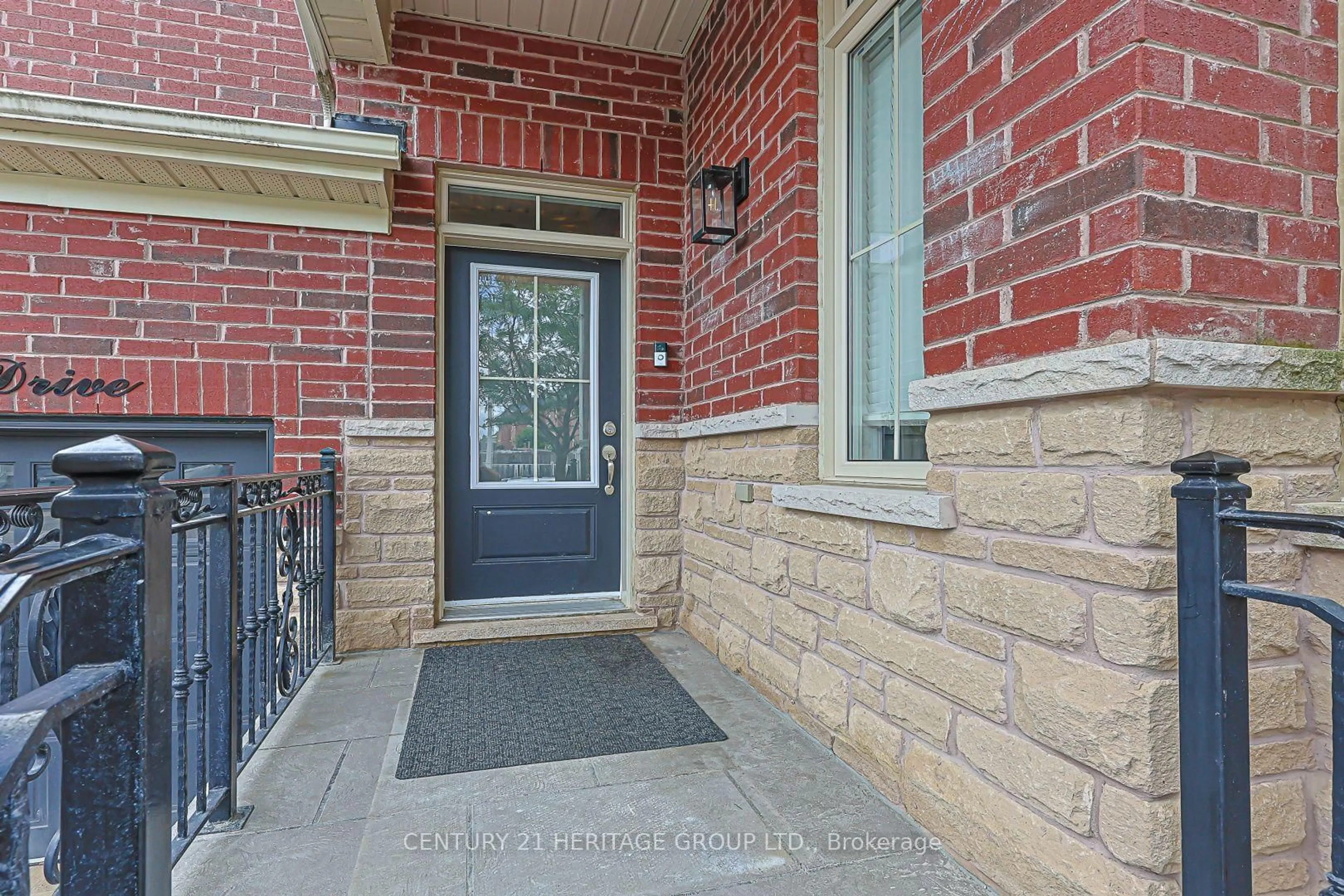 Indoor entryway for 25 Betony Dr, Richmond Hill Ontario L4E 0L3