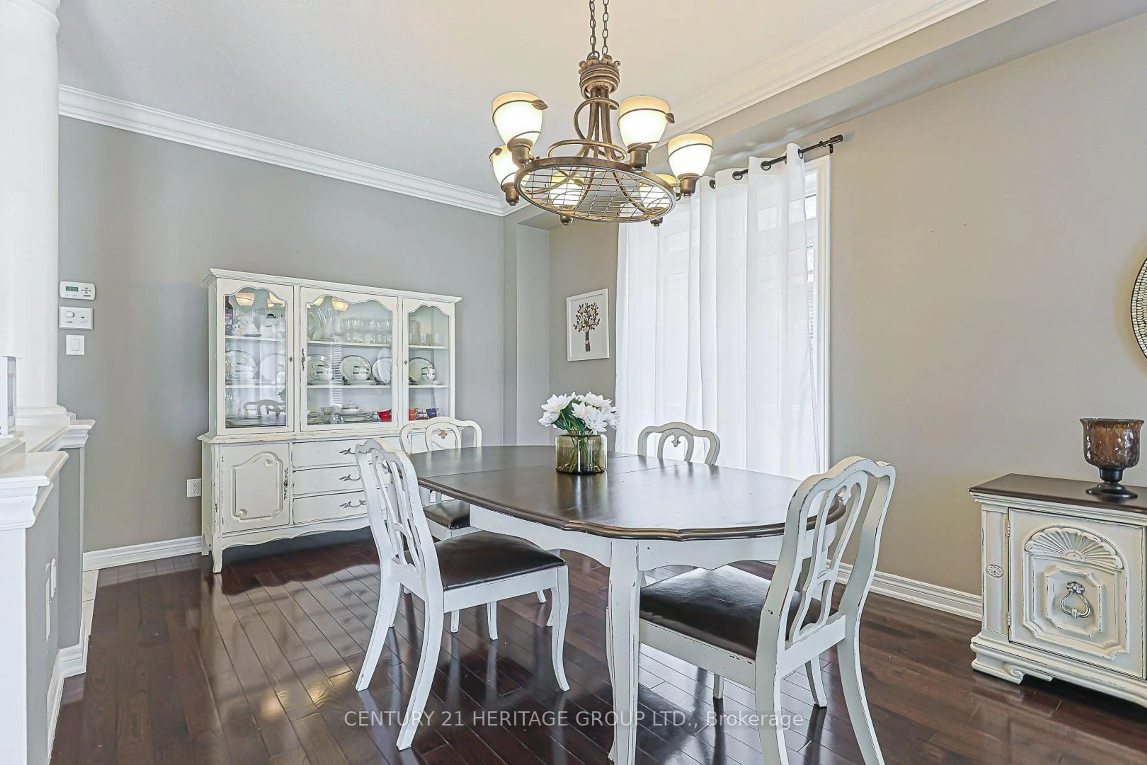 Dining room, wood/laminate floor for 25 Betony Dr, Richmond Hill Ontario L4E 0L3