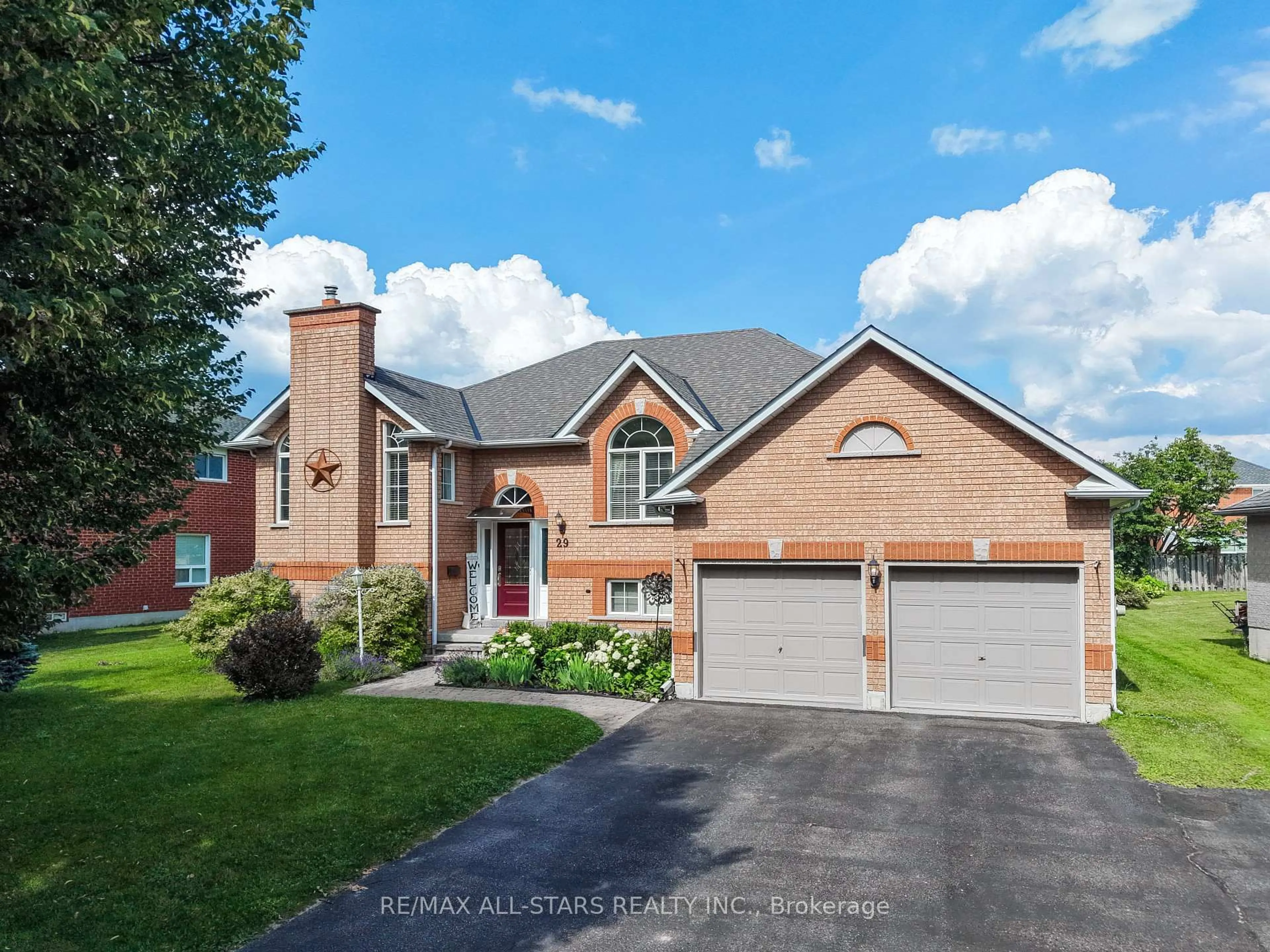 Home with brick exterior material, street for 29 Fourth Ave, Uxbridge Ontario L9P 1V5