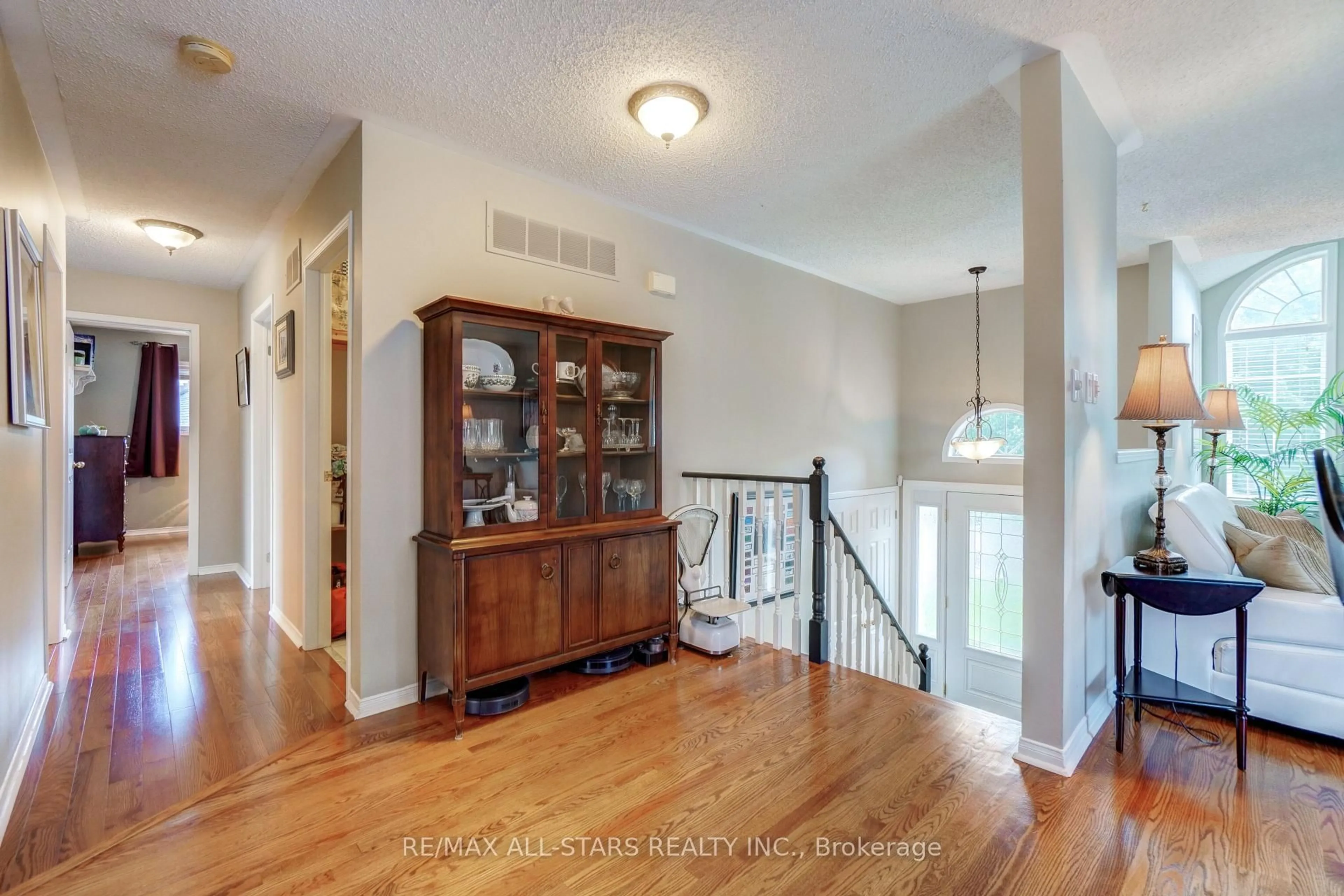 Indoor entryway for 29 Fourth Ave, Uxbridge Ontario L9P 1V5