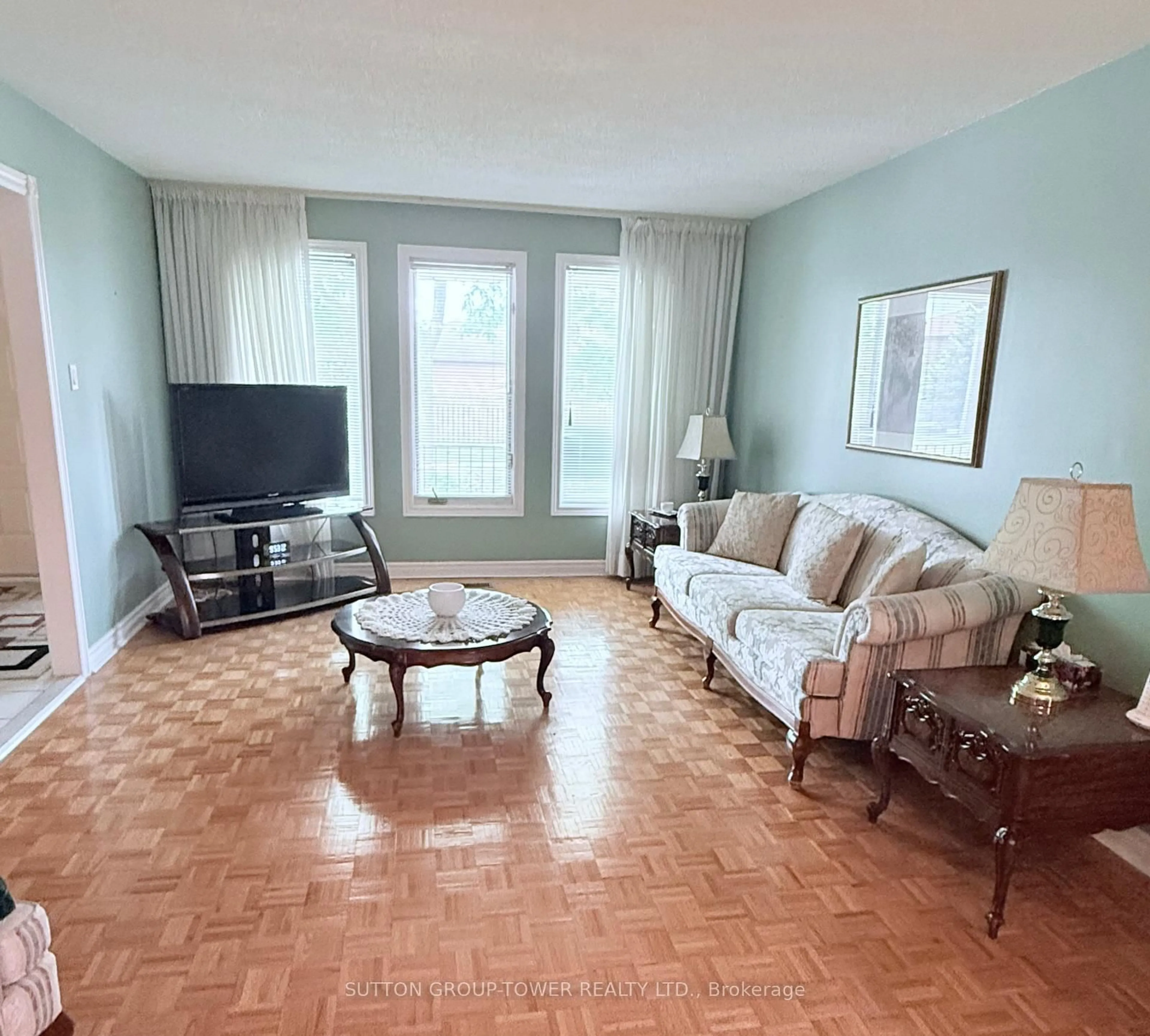 Living room with furniture, unknown for 83 Blaine Crt, Vaughan Ontario L4L 7T9