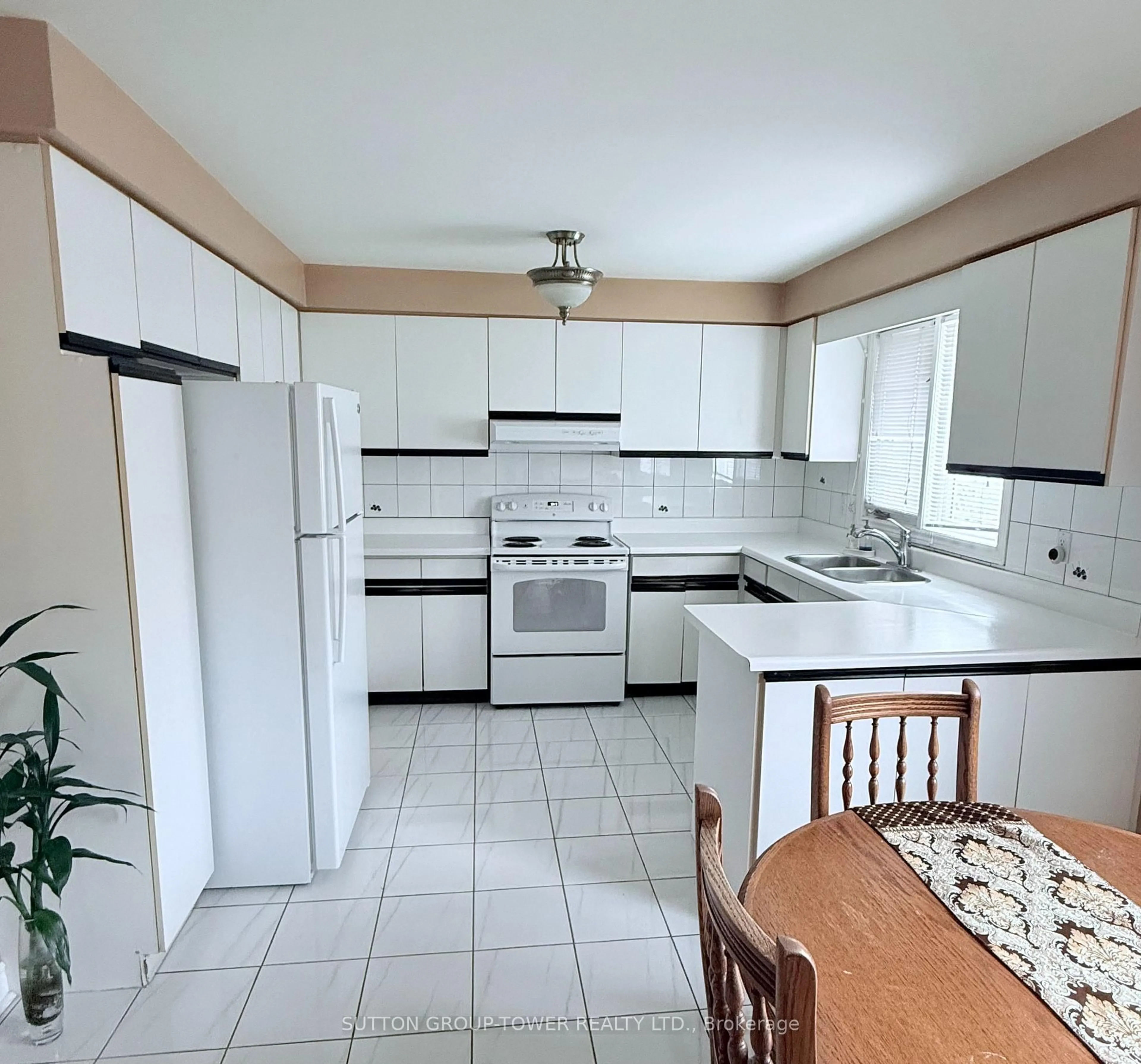Standard kitchen, ceramic/tile floor for 83 Blaine Crt, Vaughan Ontario L4L 7T9
