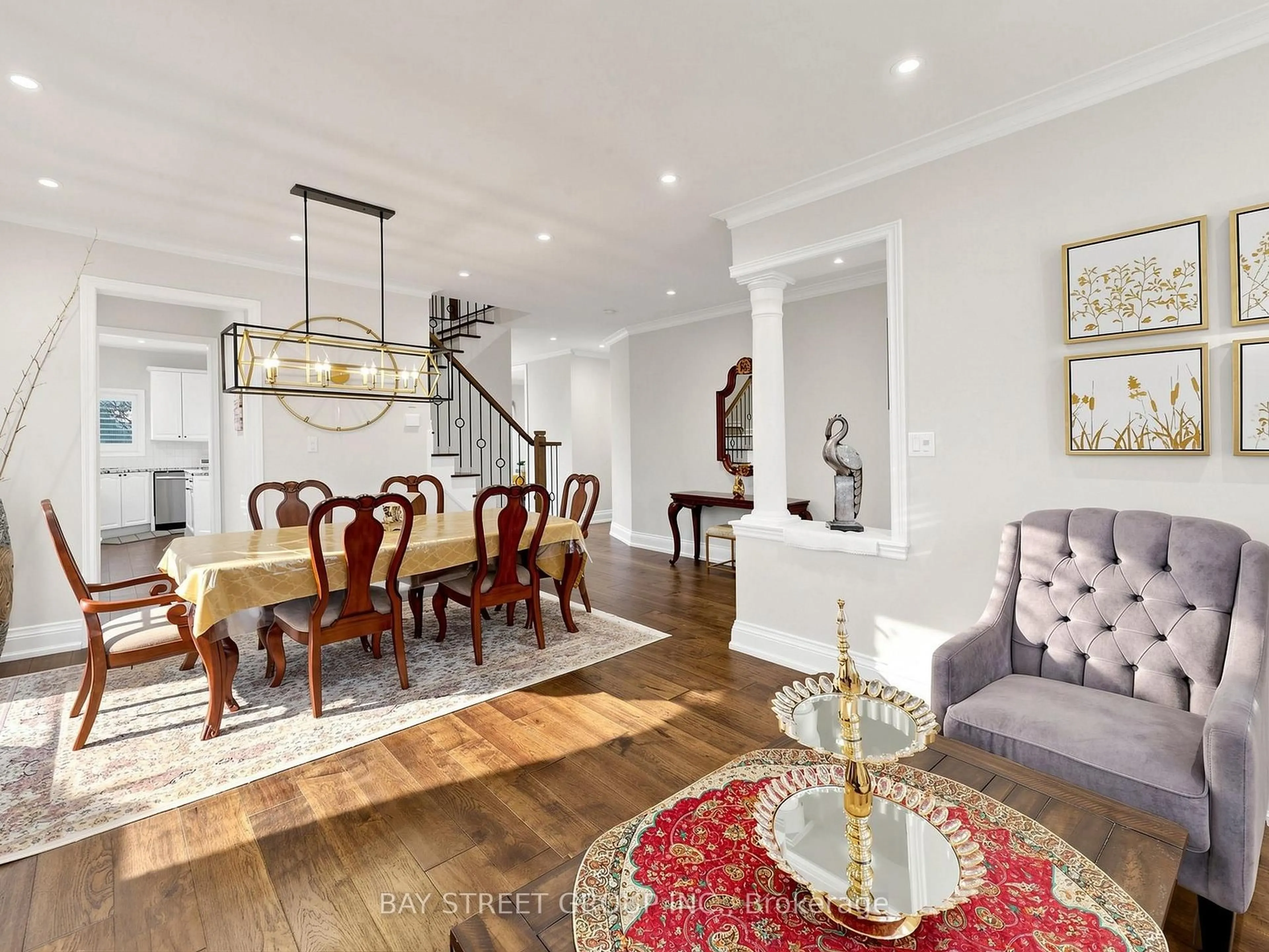 Dining room, wood/laminate floor for 27 Wagon Wheel Cres, Richmond Hill Ontario L4E 5E8