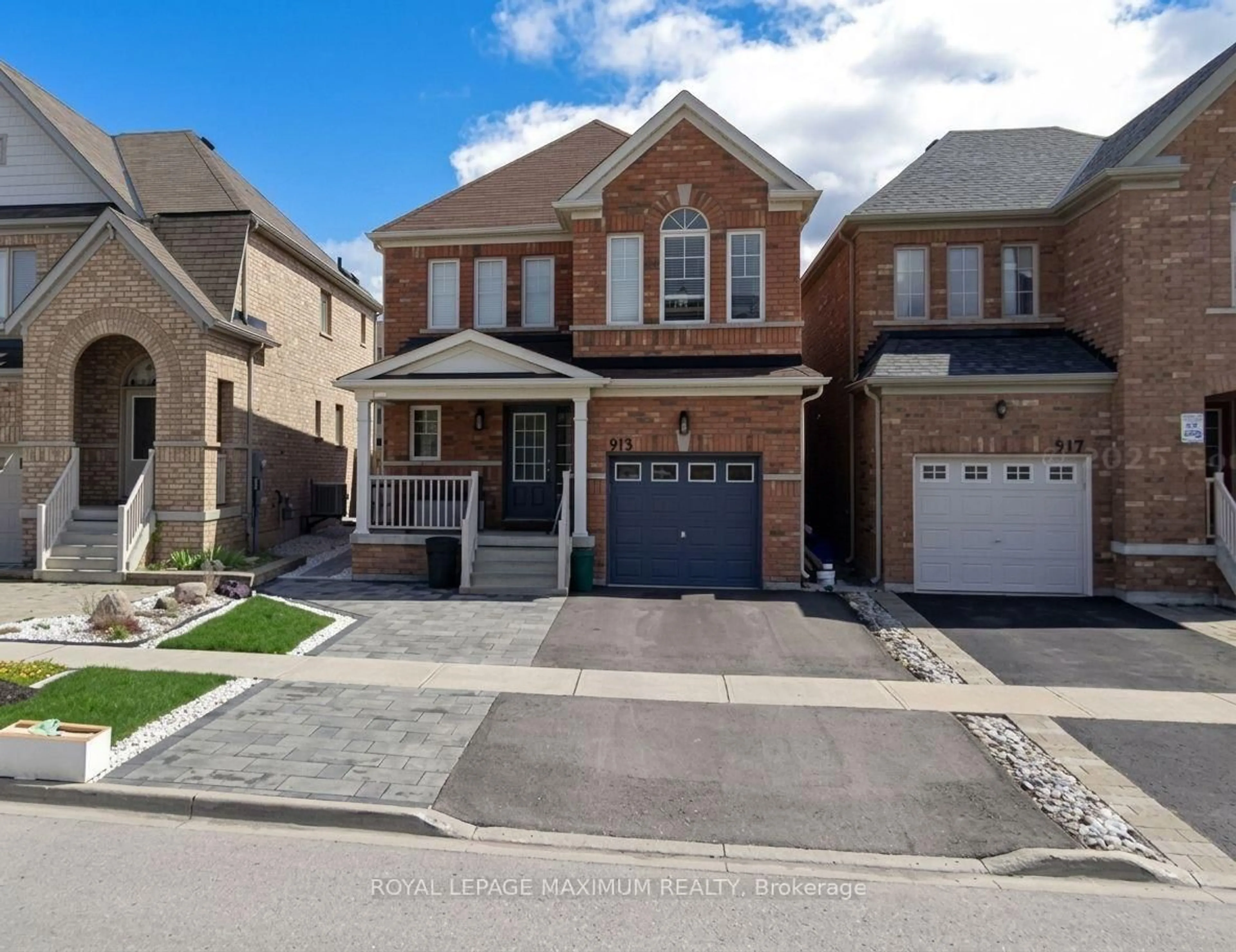 Home with brick exterior material, street for 913 Miller Park Ave, Bradford West Gwillimbury Ontario L3Z 0L4