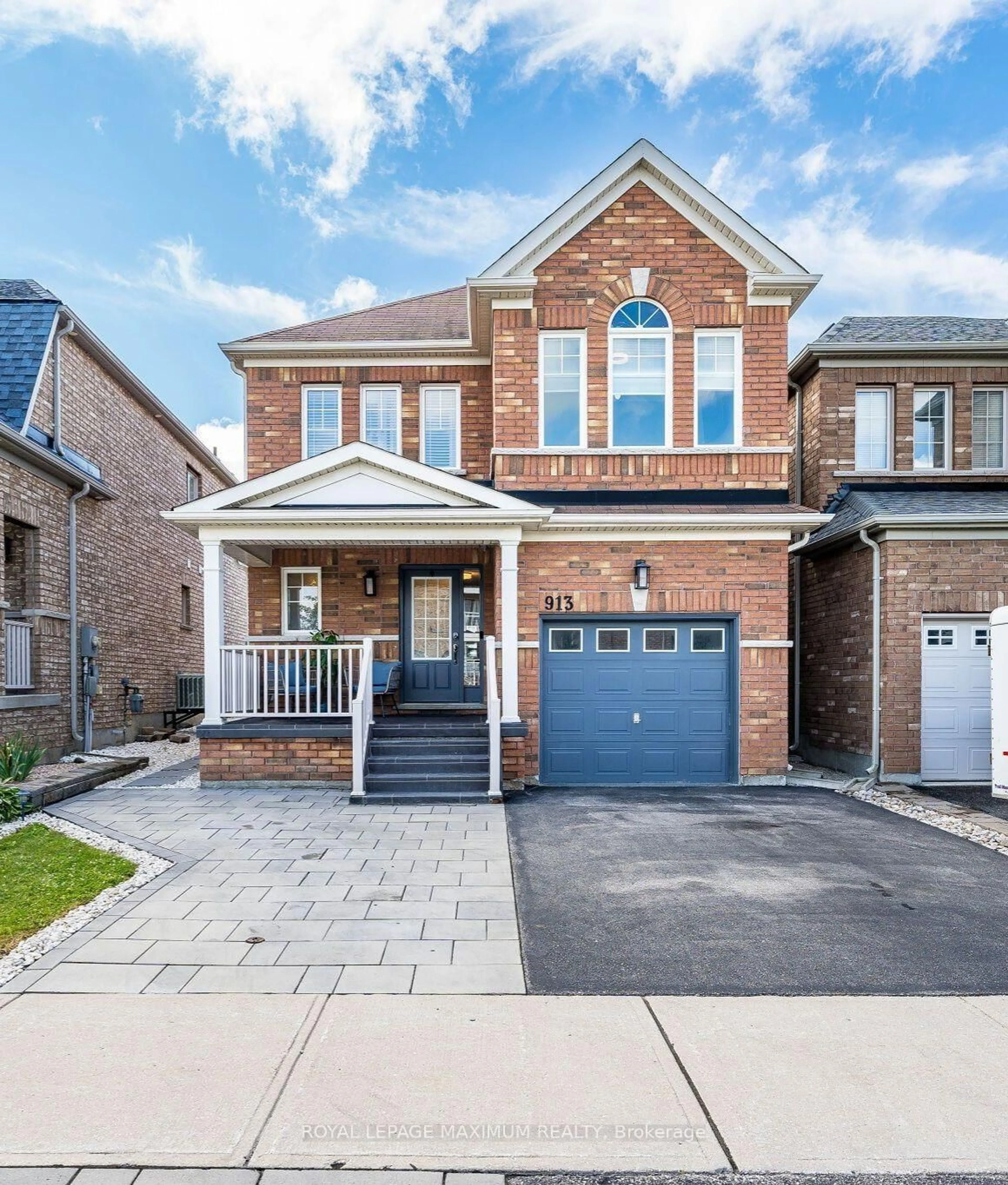 Home with brick exterior material, street for 913 Miller Park Ave, Bradford West Gwillimbury Ontario L3Z 0L4