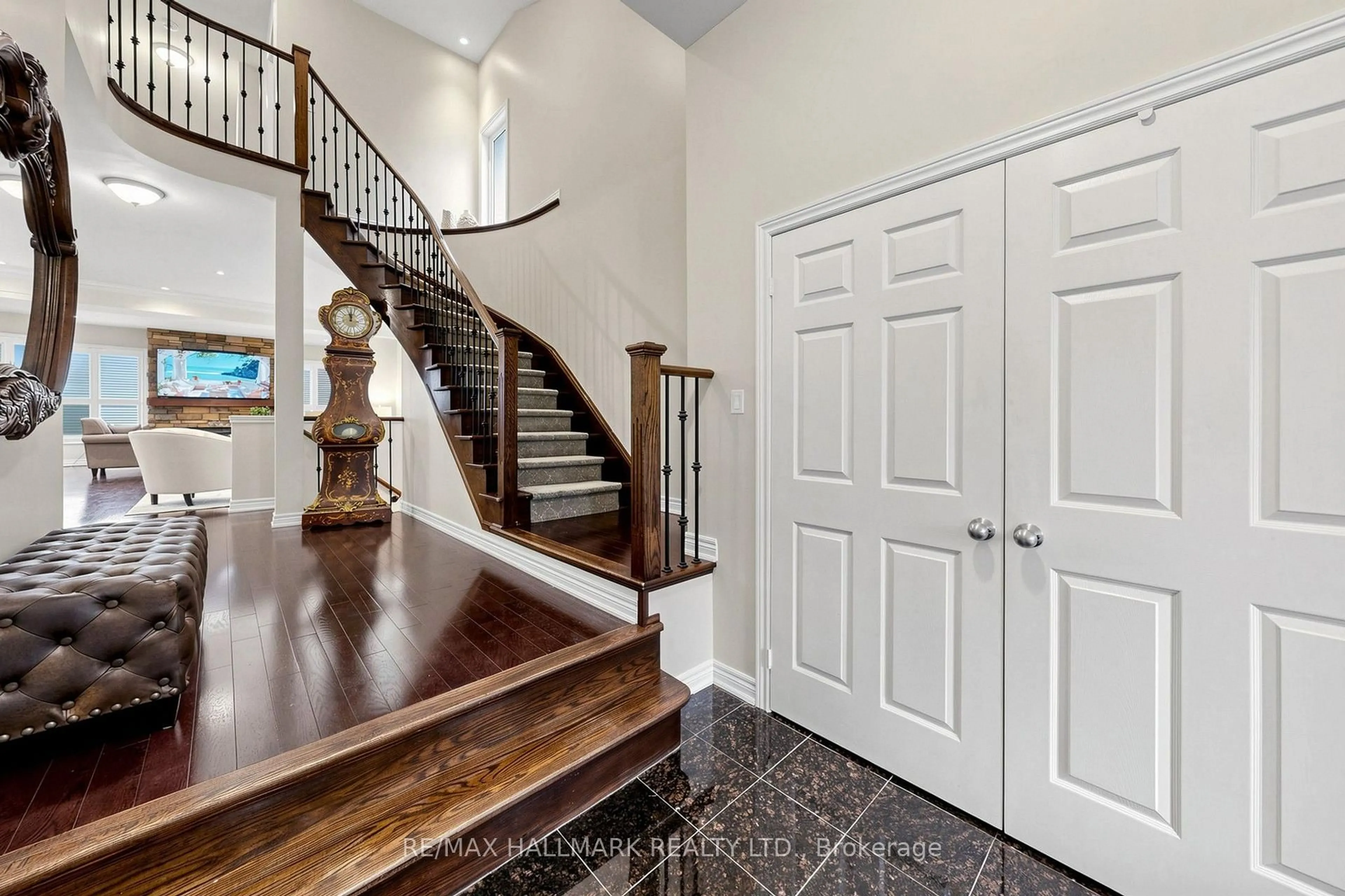 Indoor entryway for 14 Kerr Lane, Aurora Ontario L4G 0E5
