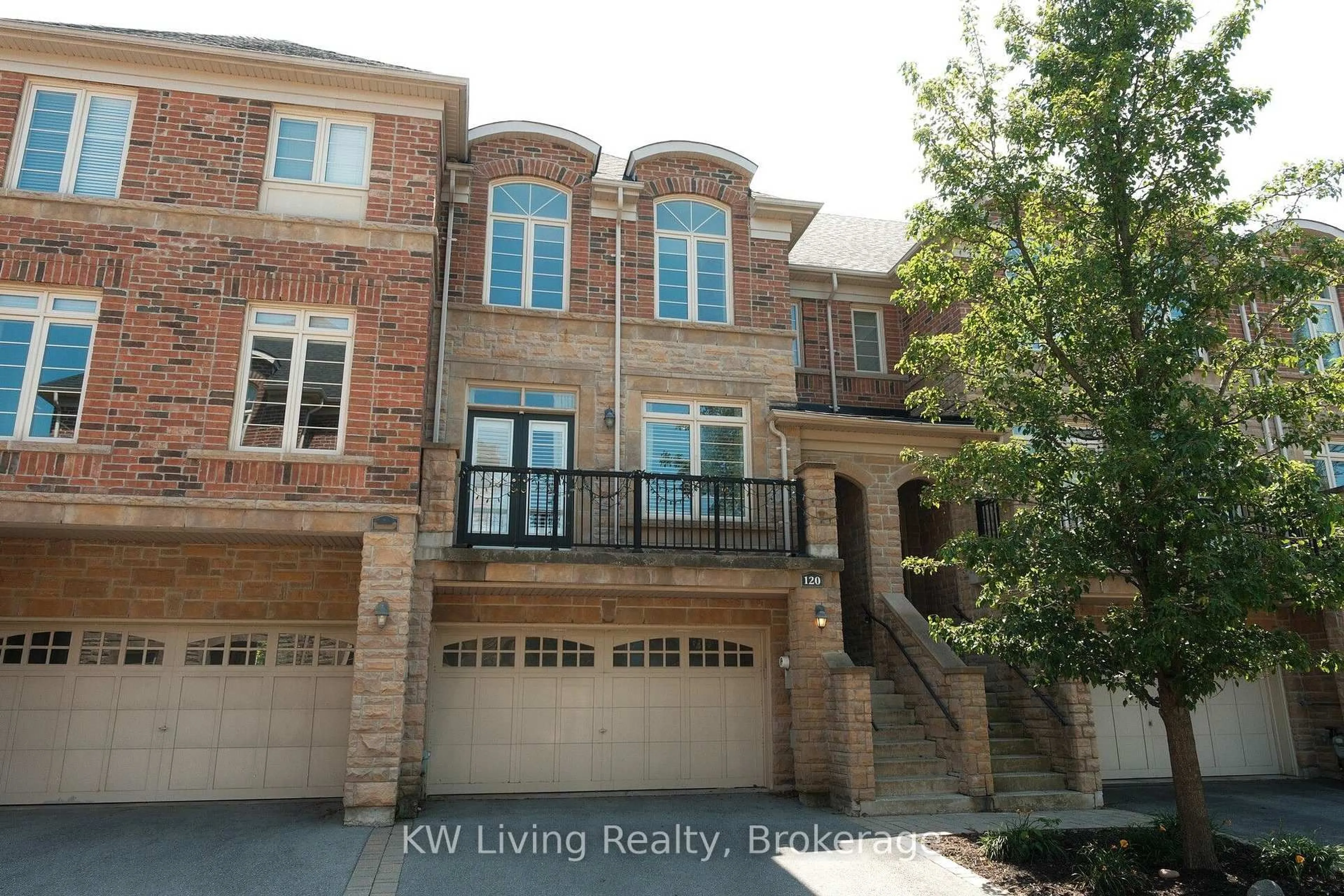 Home with brick exterior material, street for 120 Chapman Crt, Aurora Ontario L4G 0E2
