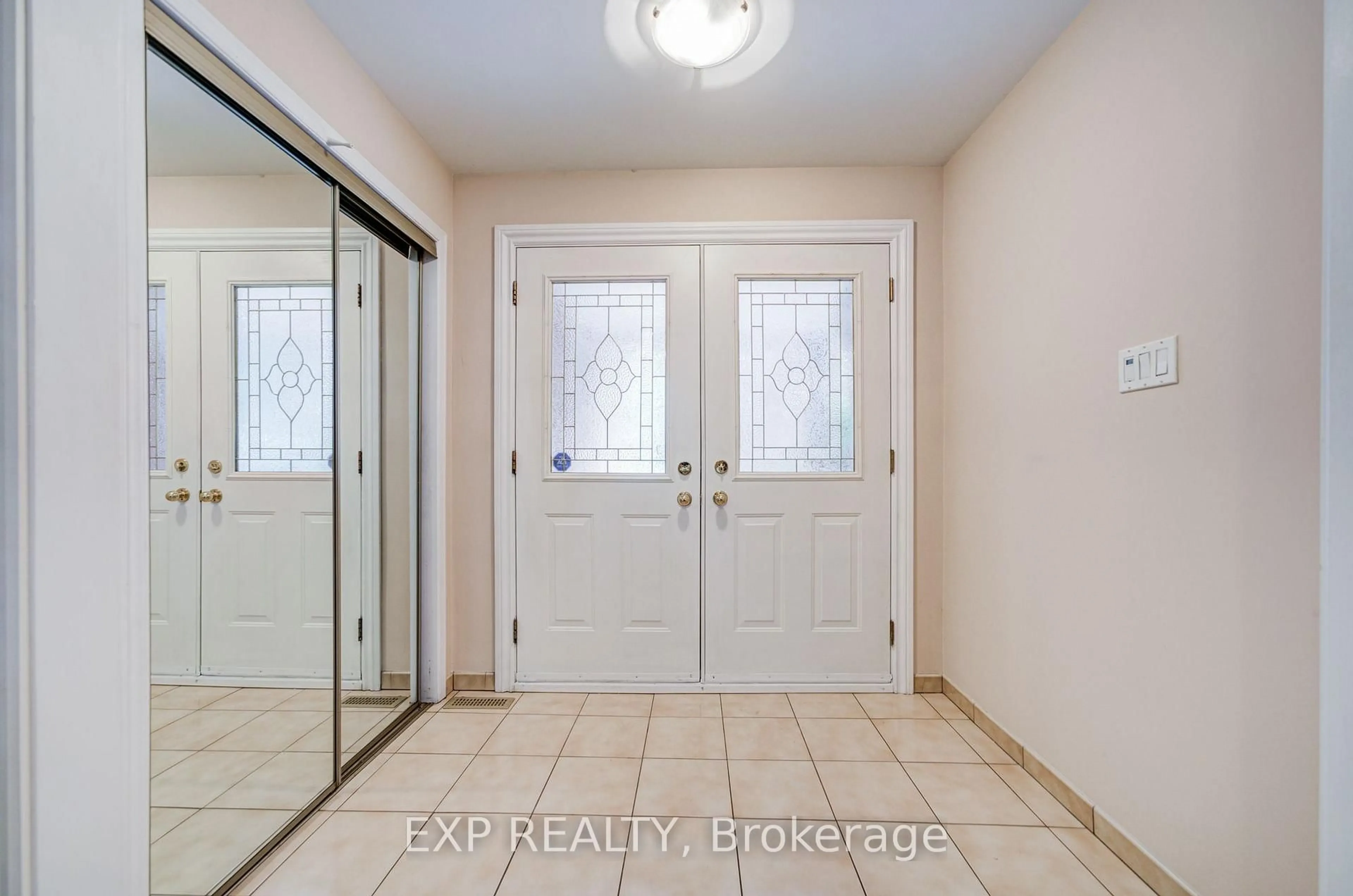 Indoor entryway for 46 Eden Ave, Markham Ontario L3R 8R6
