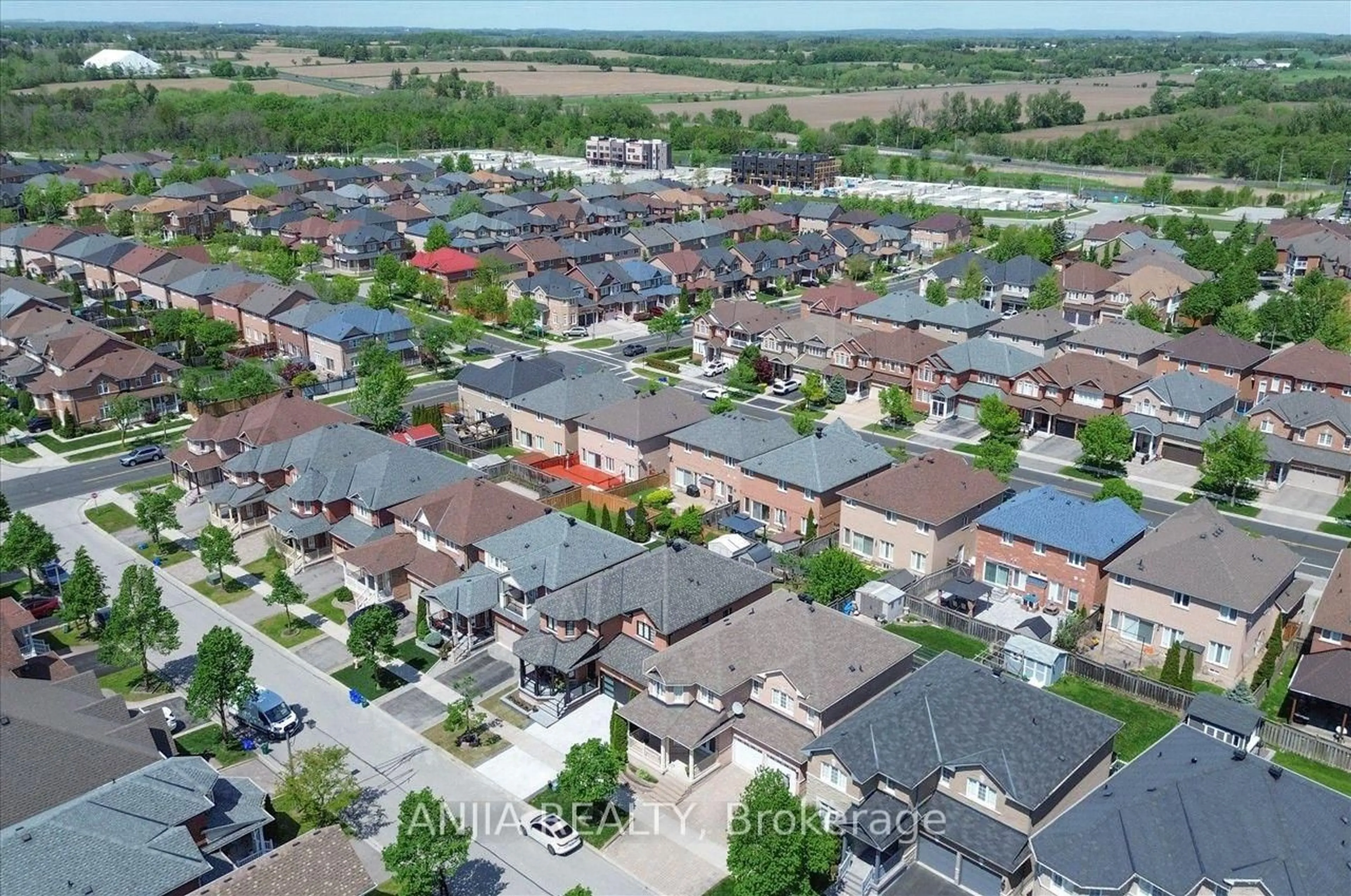 A pic from outside/outdoor area/front of a property/back of a property/a pic from drone, street for 23 Appleview Rd, Markham Ontario L6E 1Y4