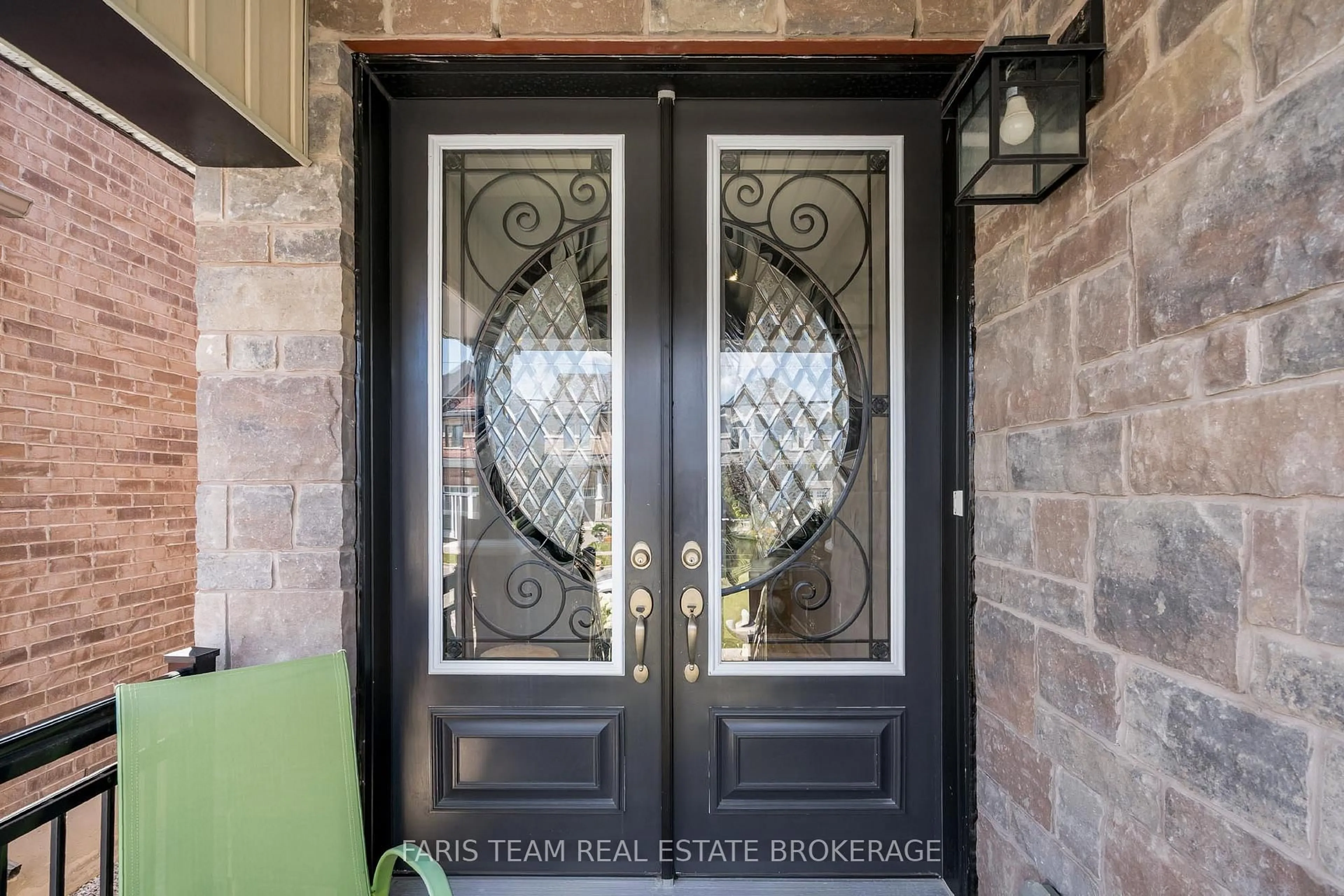 Indoor entryway for 236 Eighth Ave, New Tecumseth Ontario L9R 0R1