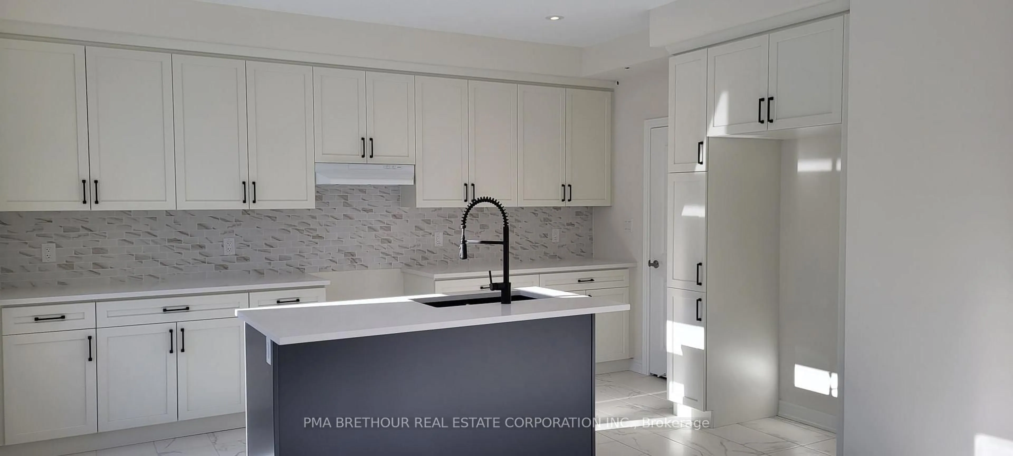 Open concept kitchen, ceramic/tile floor for 139 Dovedale Dr, Georgina Ontario L4P 0S6